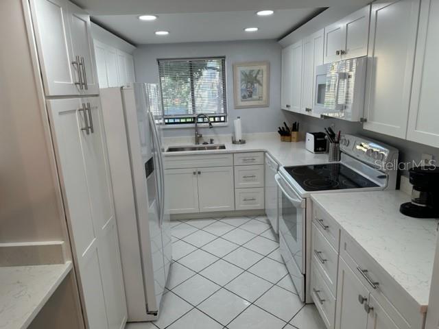 MEDITERRANEAN MANORS - Residential Lease