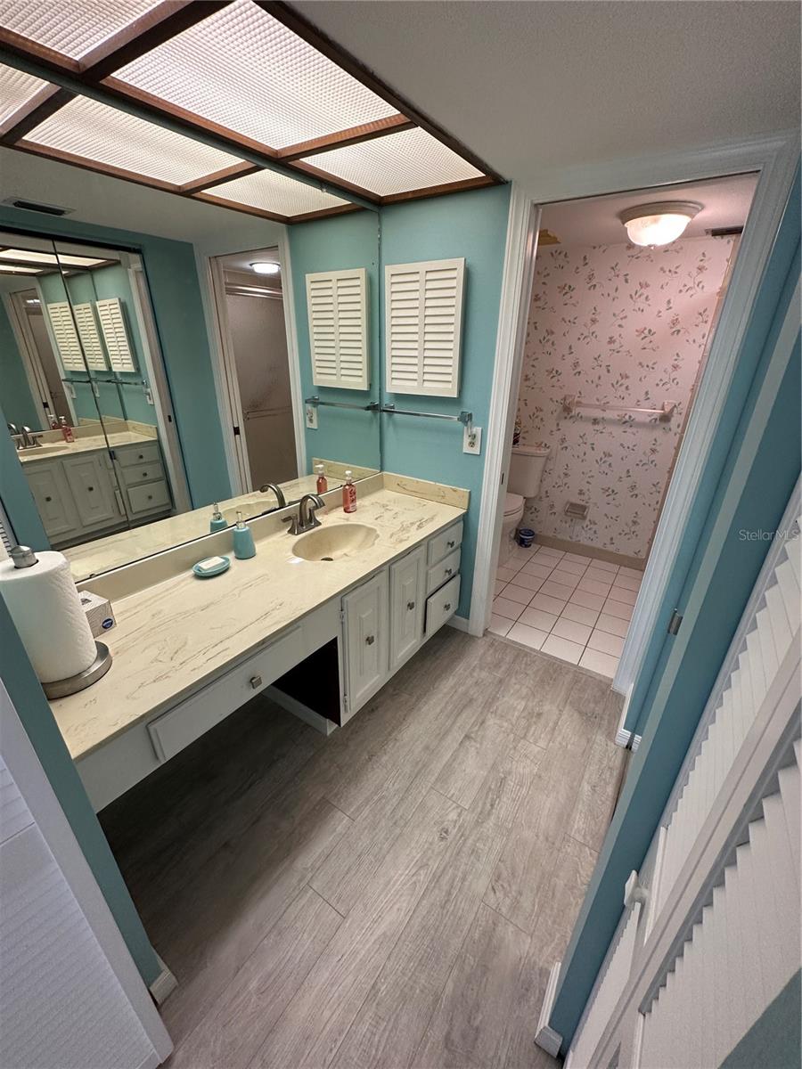 MEDITERRANEAN MANORS - Residential Lease