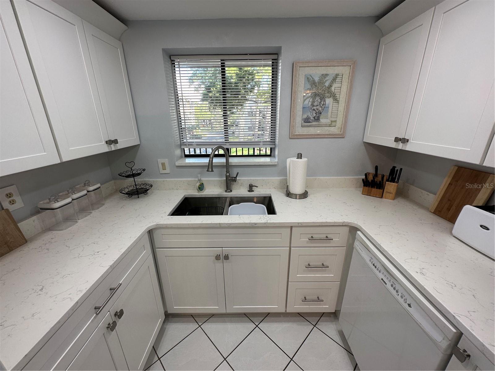 MEDITERRANEAN MANORS - Residential Lease