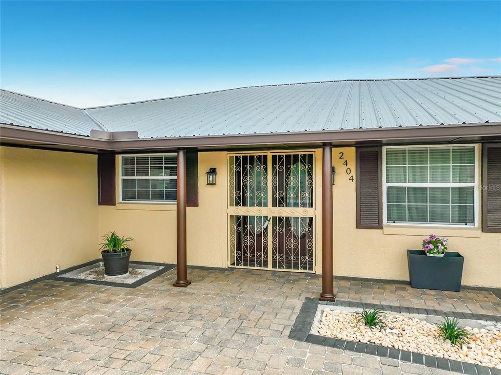 Photo of 2404 Lauderdale Court, Orlando, FL 32805 (MLS # O6402242)