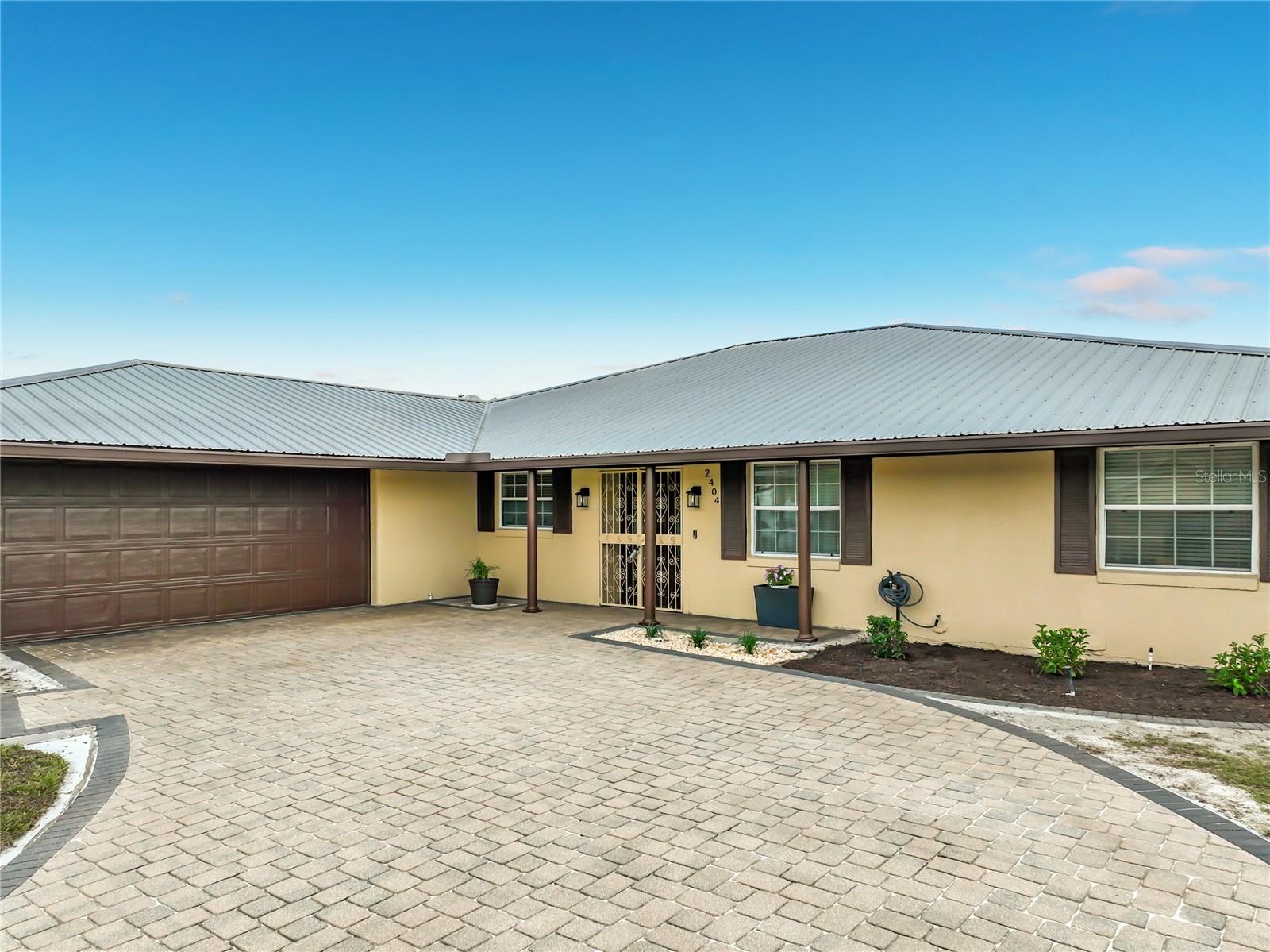 2404 LAUDERDALE COURT