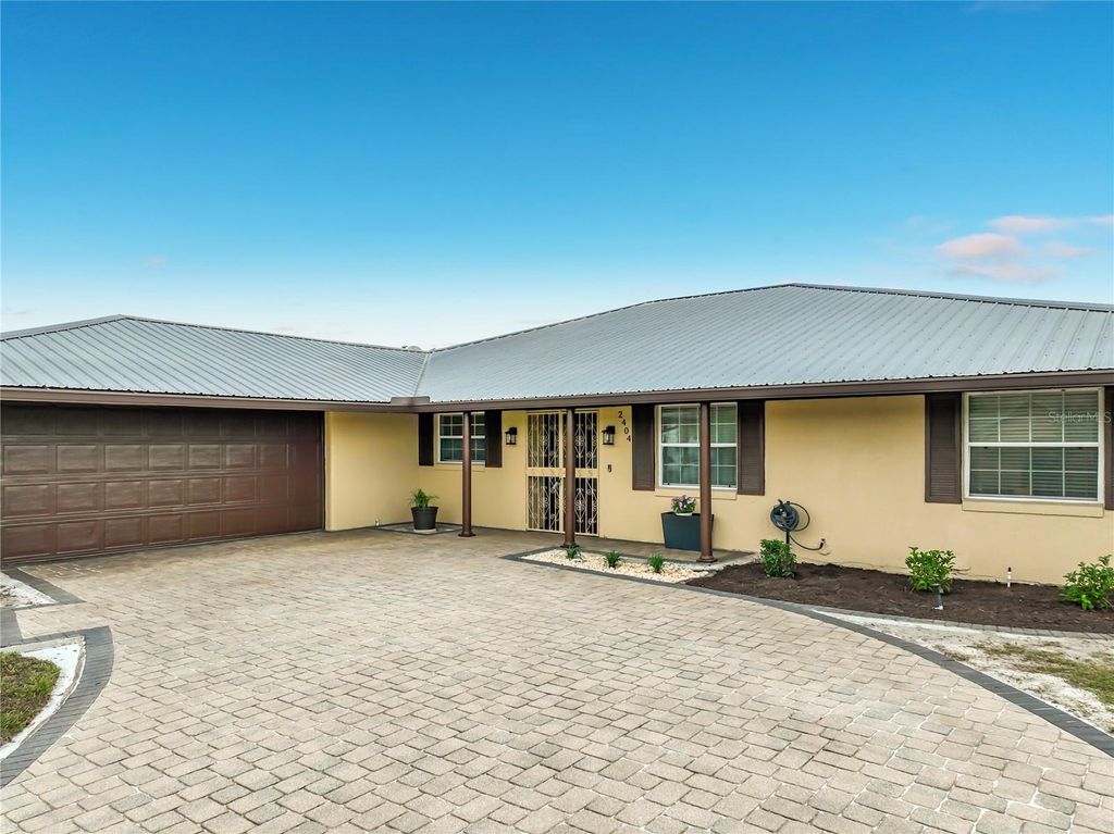 Photo of 2404 Lauderdale Court, Orlando, FL 32805 (MLS # O6402242)