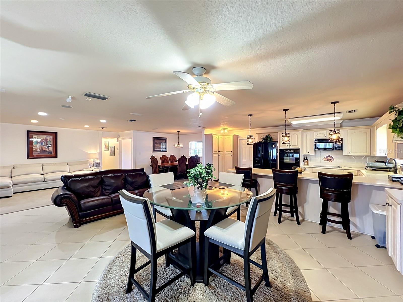 2404 LAUDERDALE COURT