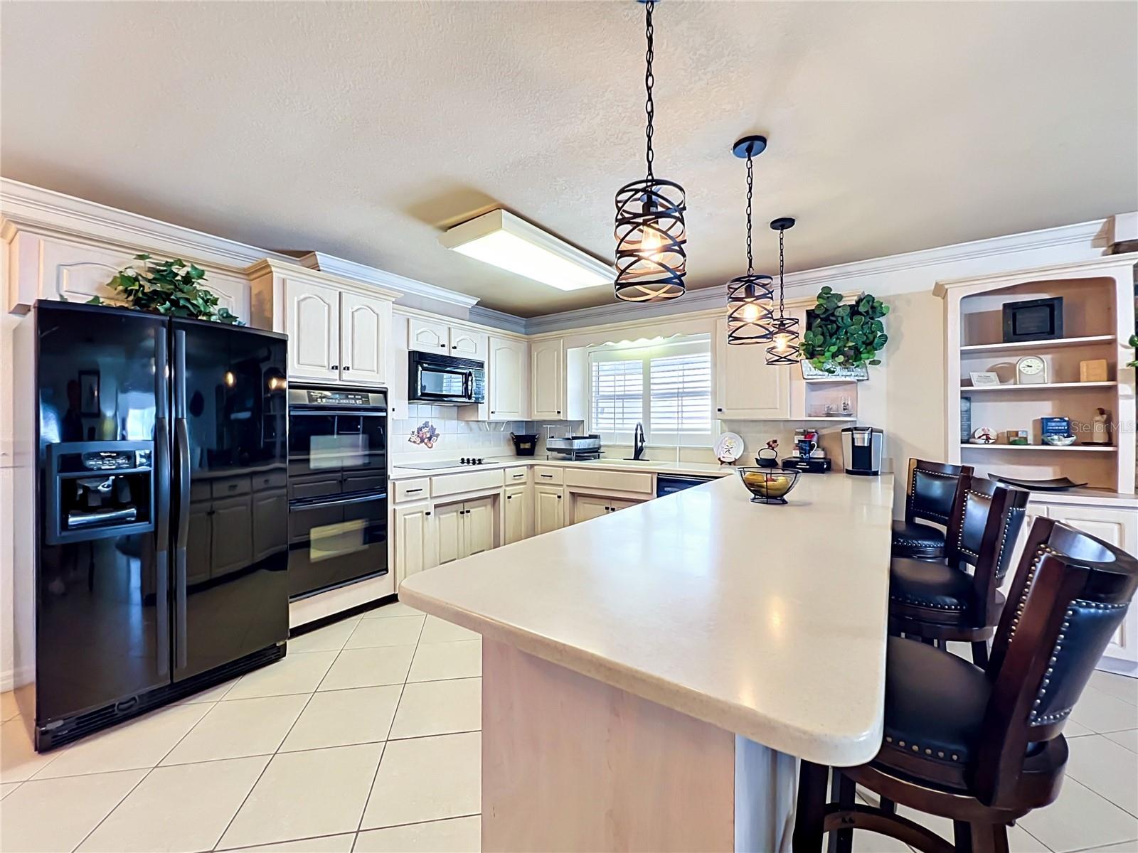 2404 LAUDERDALE COURT