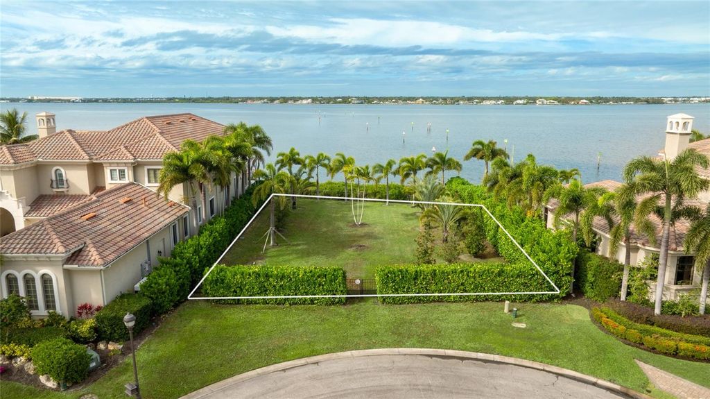 Photo of 4223 Hawk Island Drive, Bradenton, FL 34208 (MLS # A4674390)