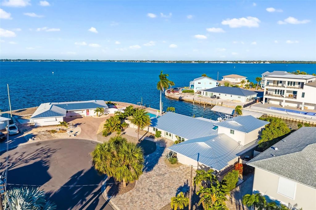 Photo of 3611 Plumosa Terrace, Bradenton, FL 34210 (MLS # A4672105)