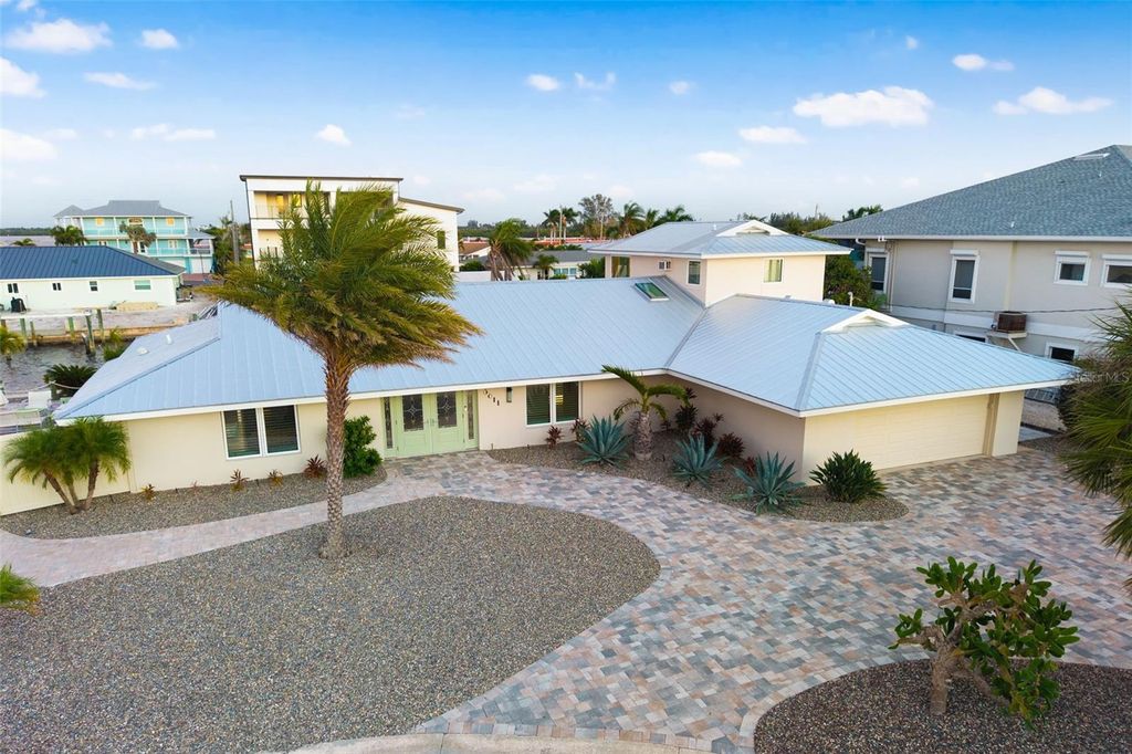 Photo of 3611 Plumosa Terrace, Bradenton, FL 34210 (MLS # A4672105)