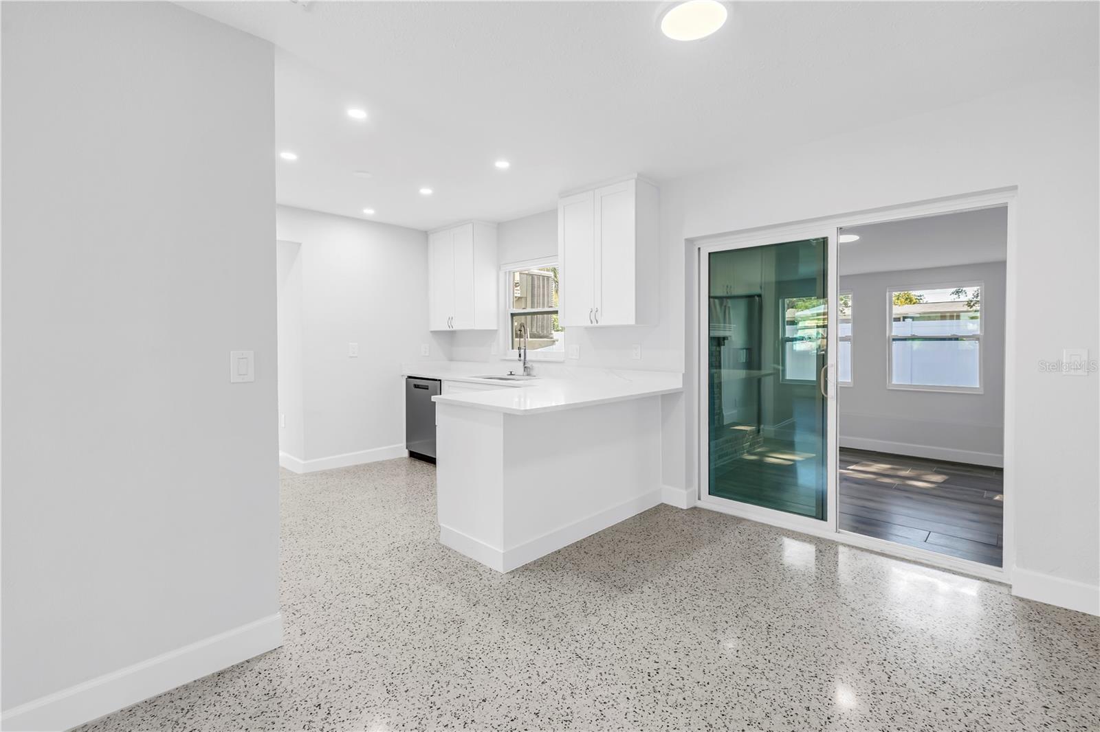 TOUSSIE TERRACE - Residential