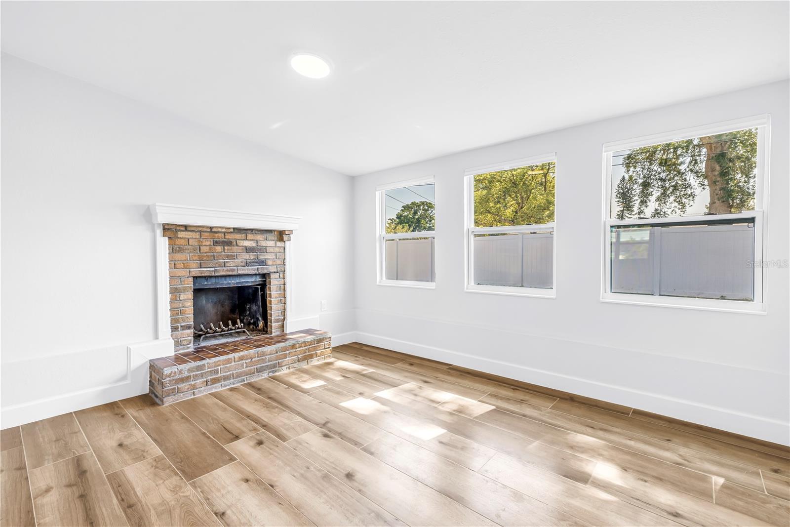 TOUSSIE TERRACE - Residential