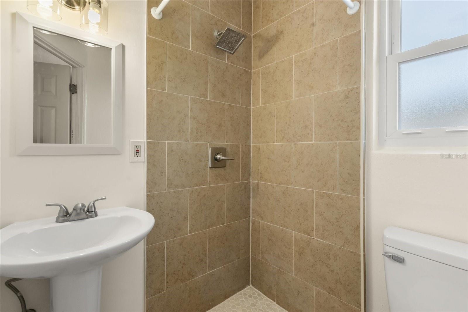 ANONA GROVES - Residential