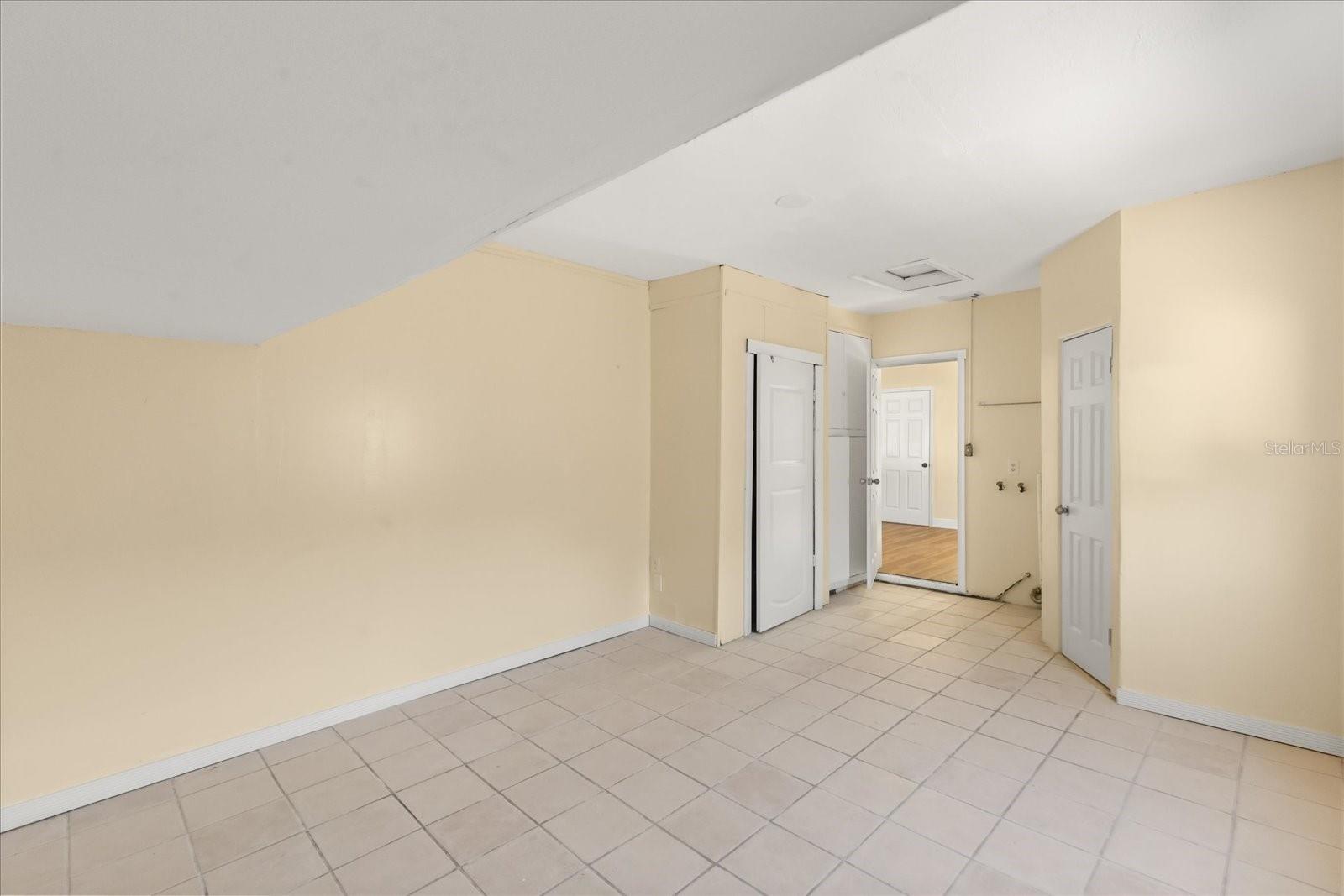 ANONA GROVES - Residential