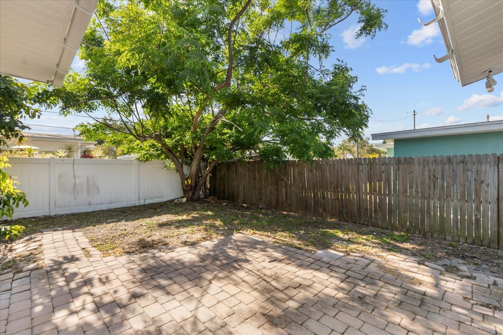 ANONA GROVES - Residential