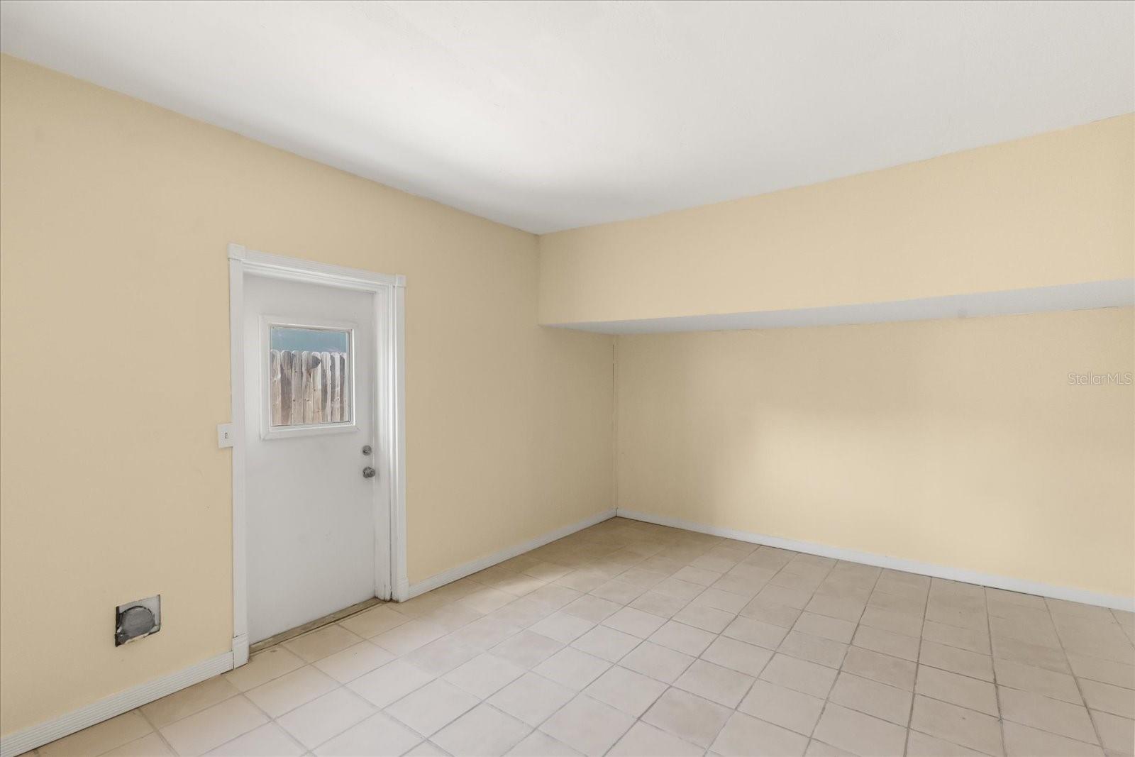 ANONA GROVES - Residential