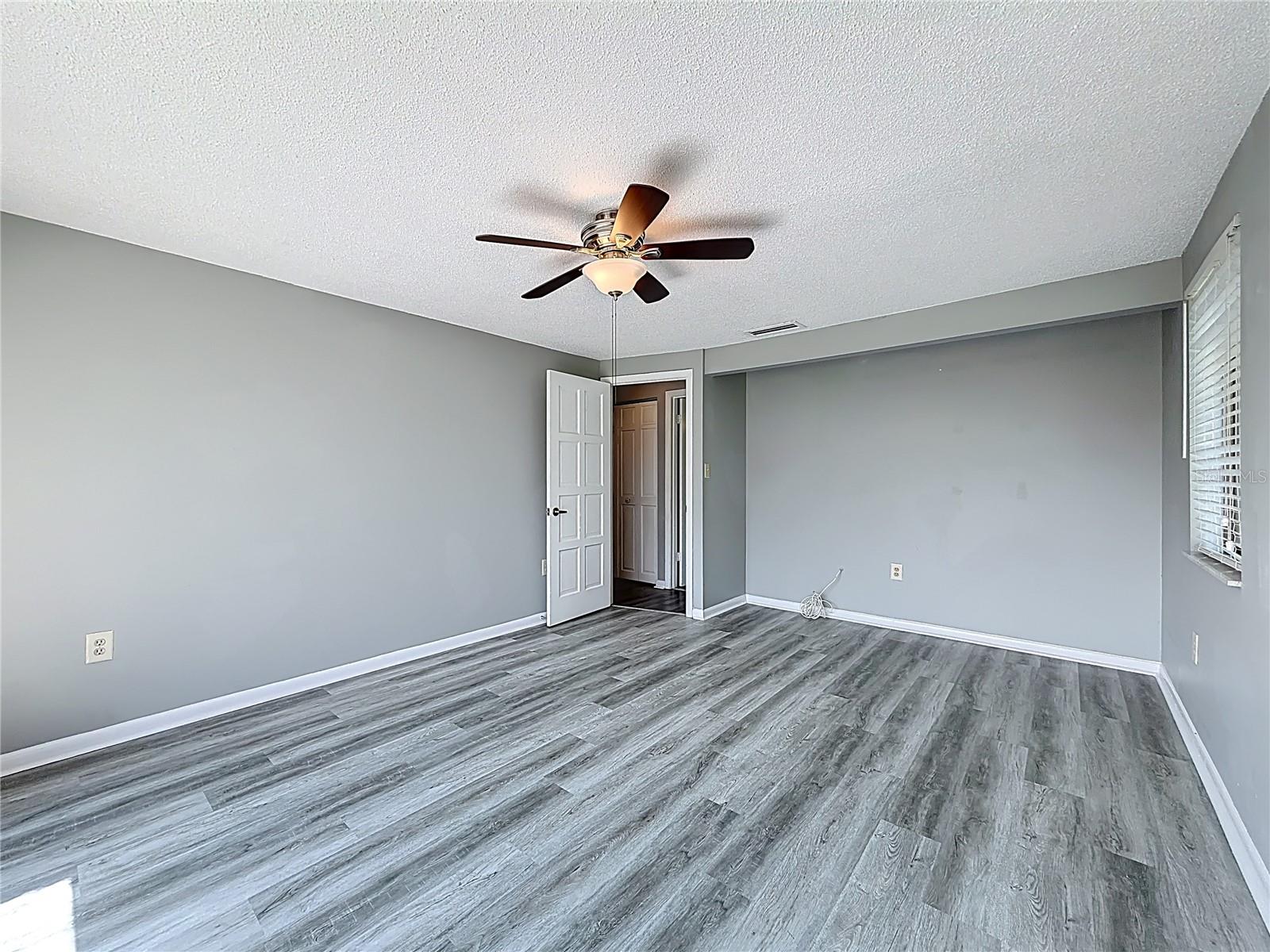 ERROL VILLAGE 01 CONDO - Residential