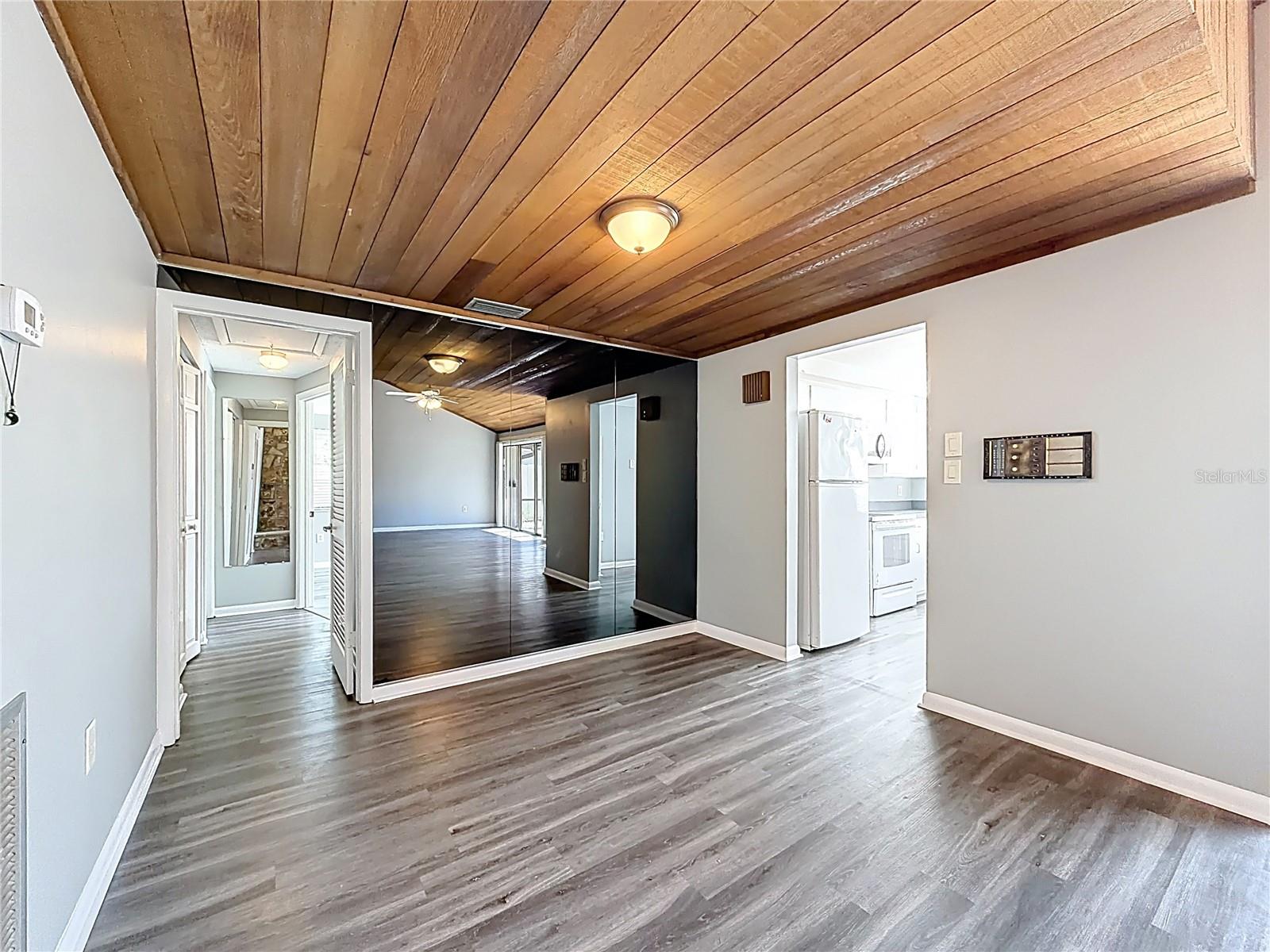 ERROL VILLAGE 01 CONDO - Residential