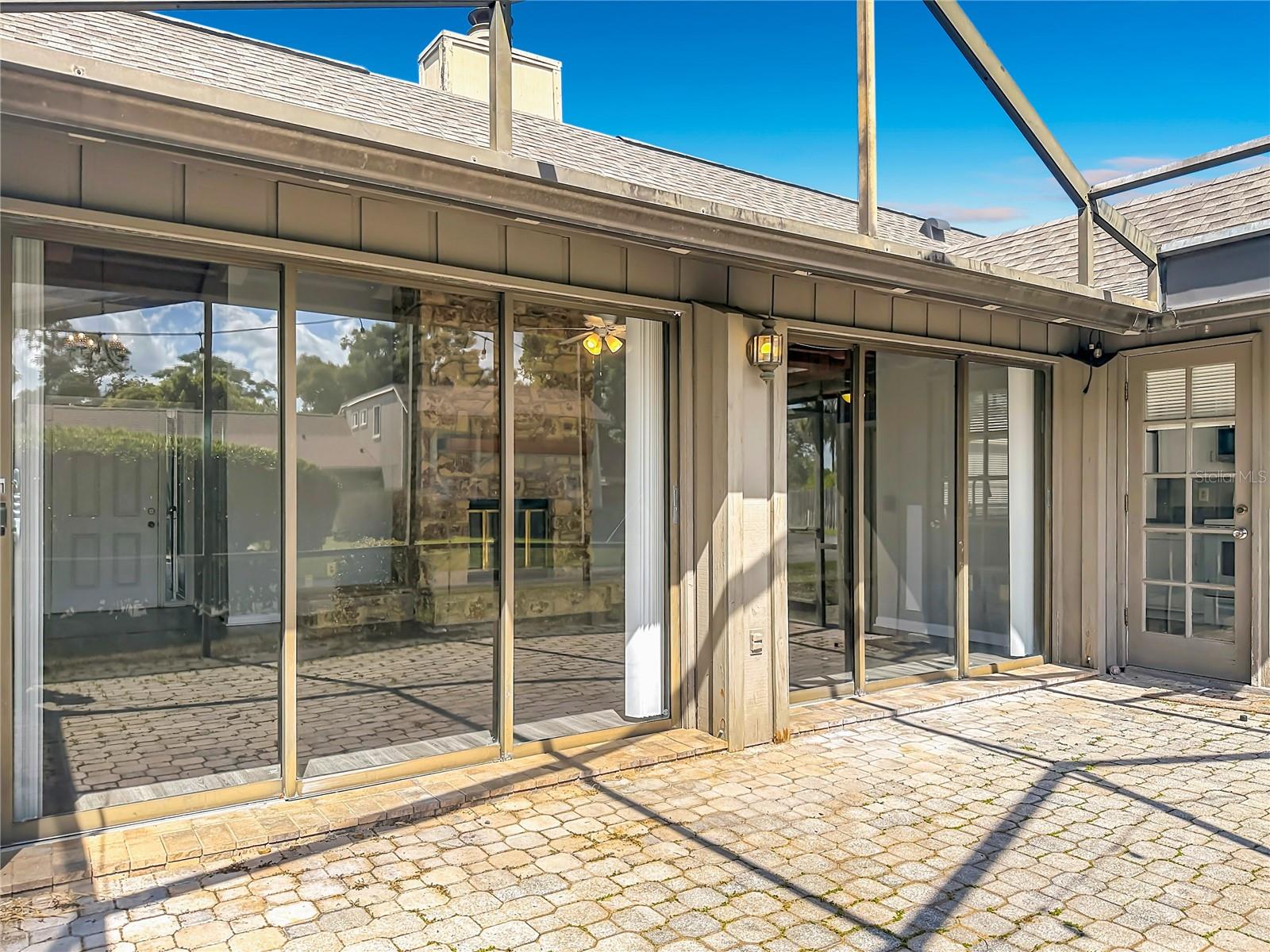 ERROL VILLAGE 01 CONDO - Residential