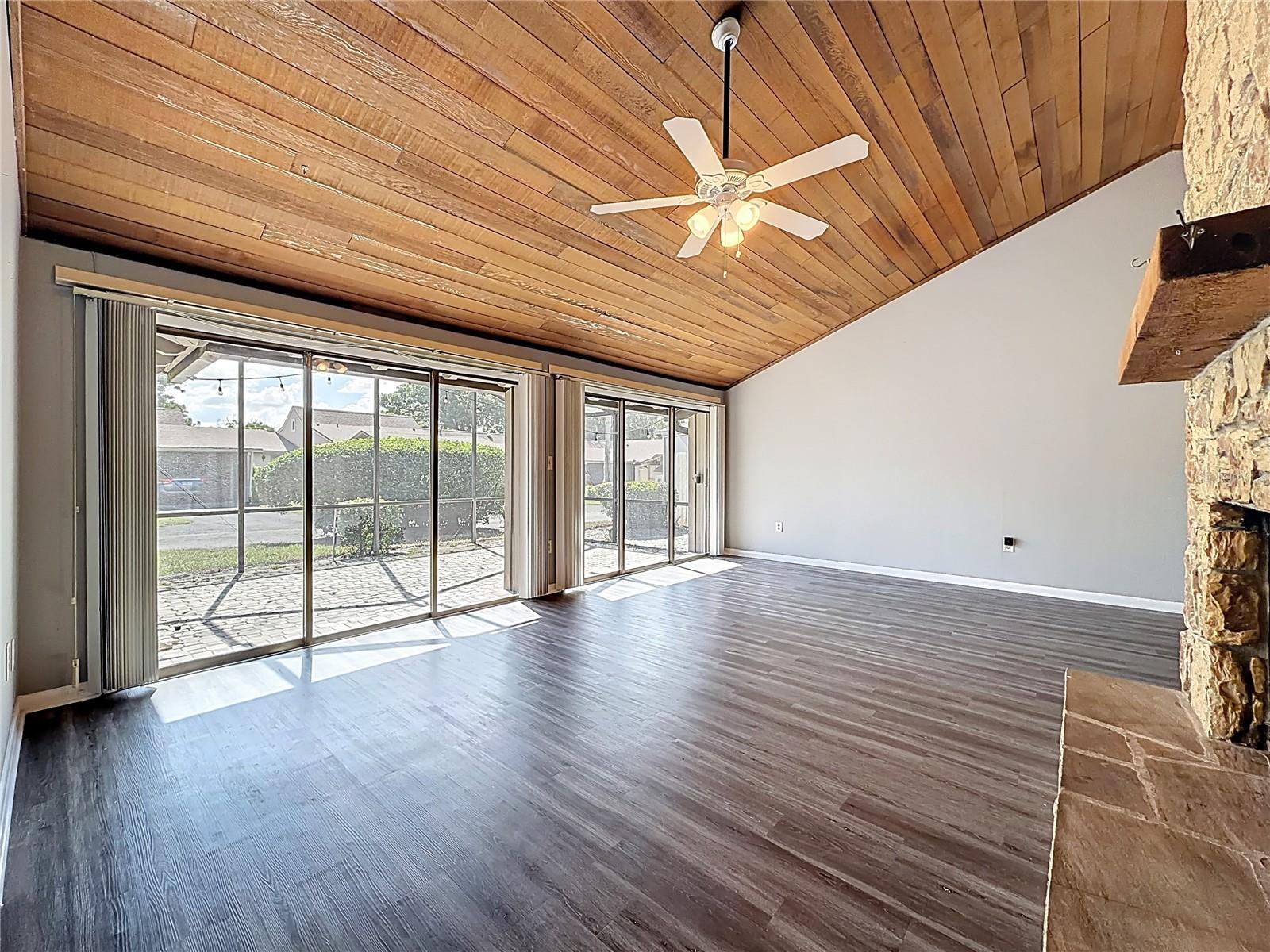 ERROL VILLAGE 01 CONDO - Residential