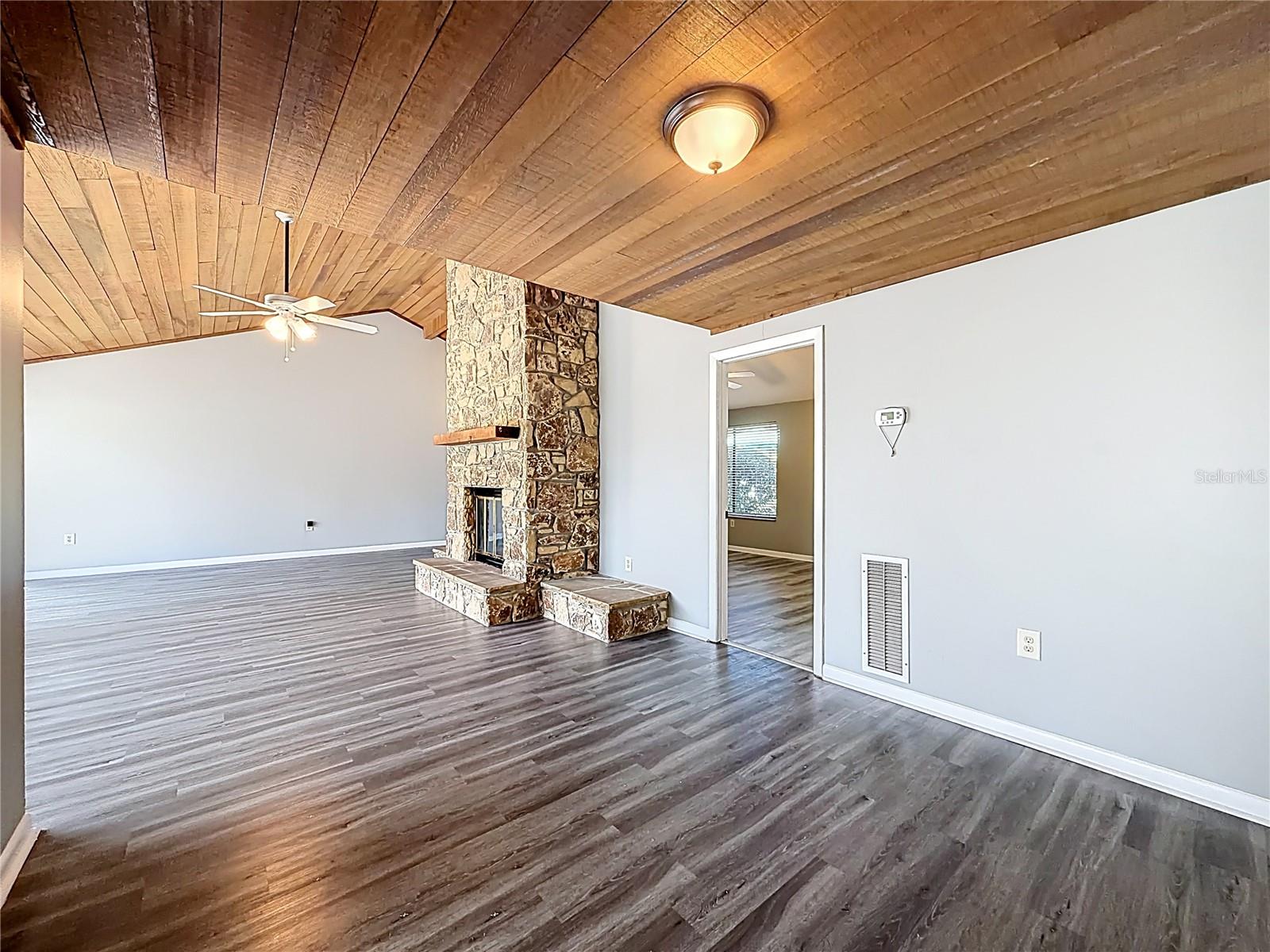 ERROL VILLAGE 01 CONDO - Residential