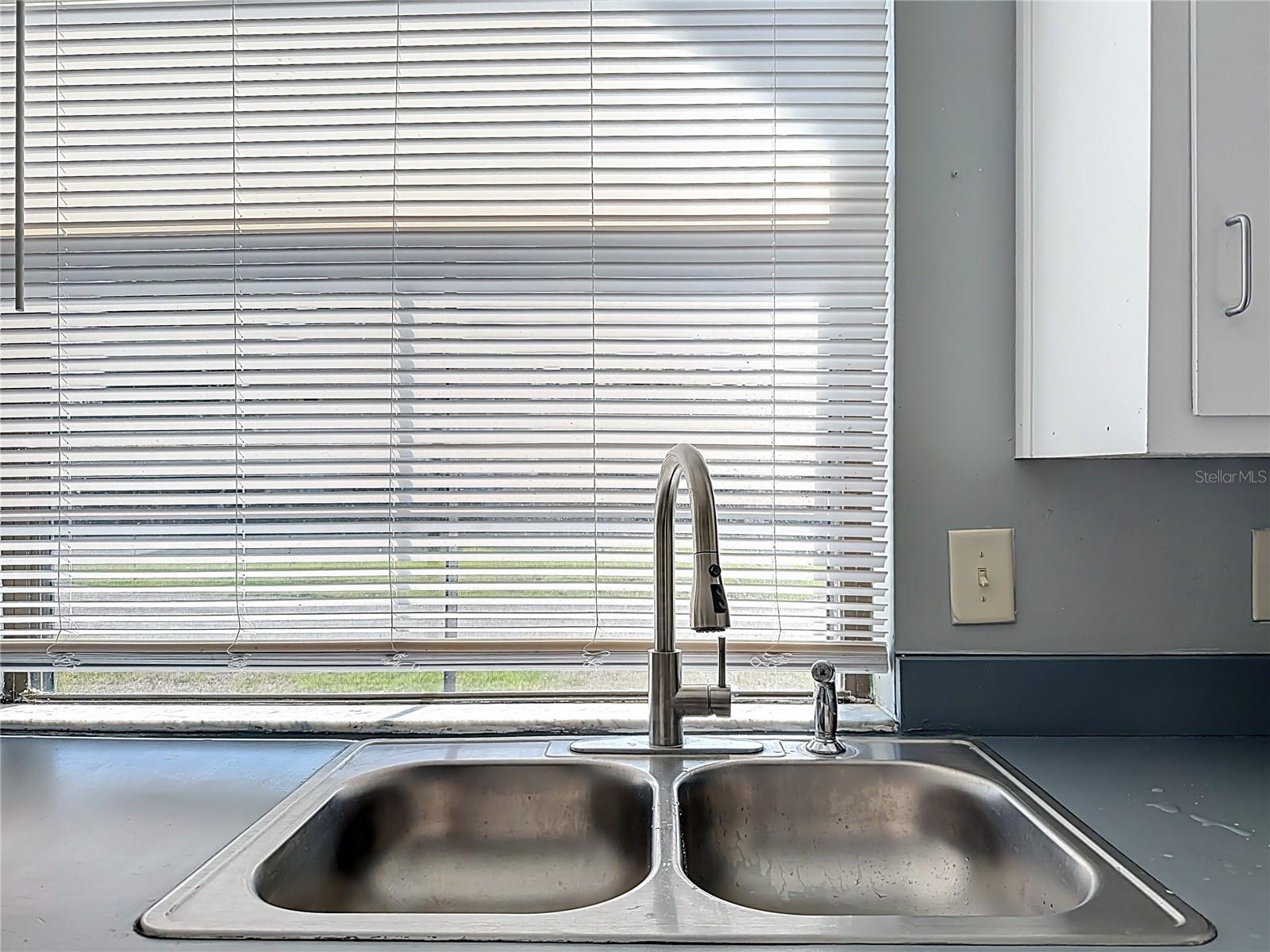 ERROL VILLAGE 01 CONDO - Residential