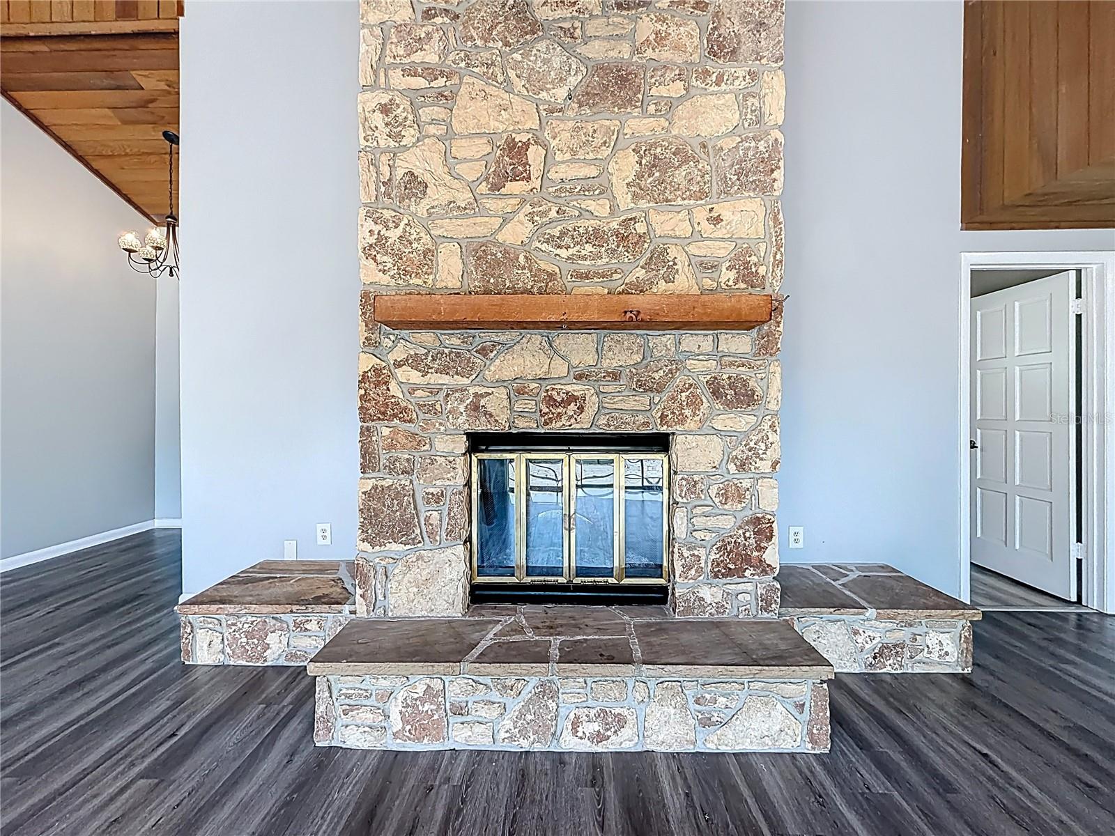 ERROL VILLAGE 01 CONDO - Residential