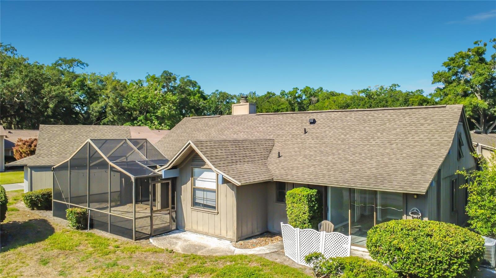 ERROL VILLAGE 01 CONDO - Residential