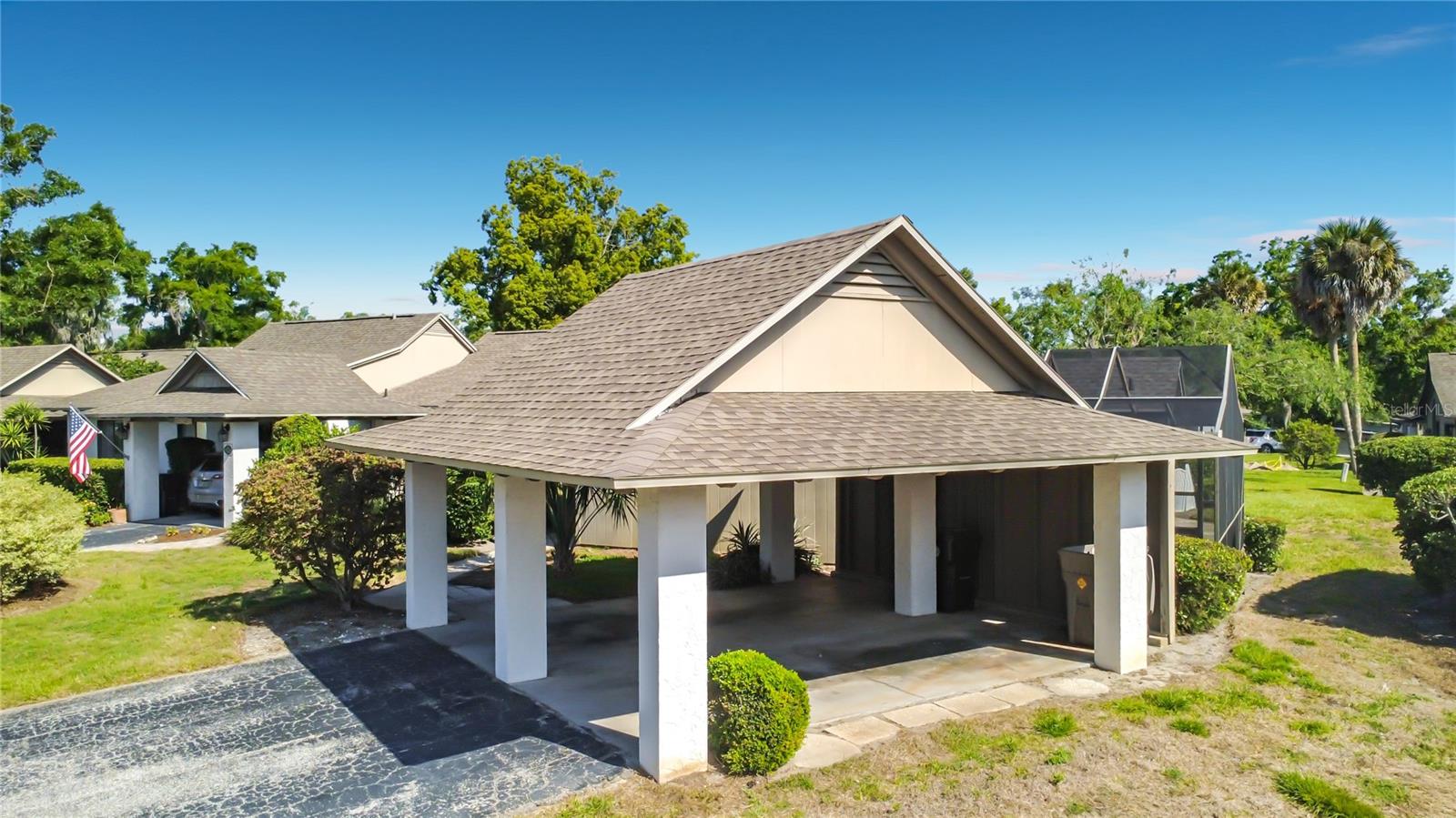 ERROL VILLAGE 01 CONDO - Residential