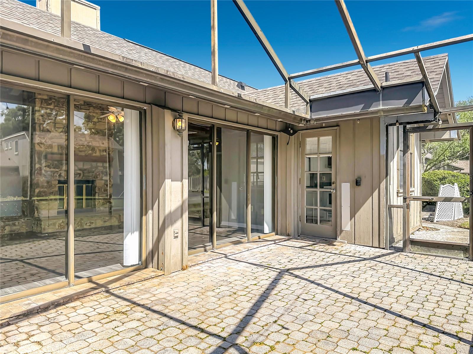 ERROL VILLAGE 01 CONDO - Residential