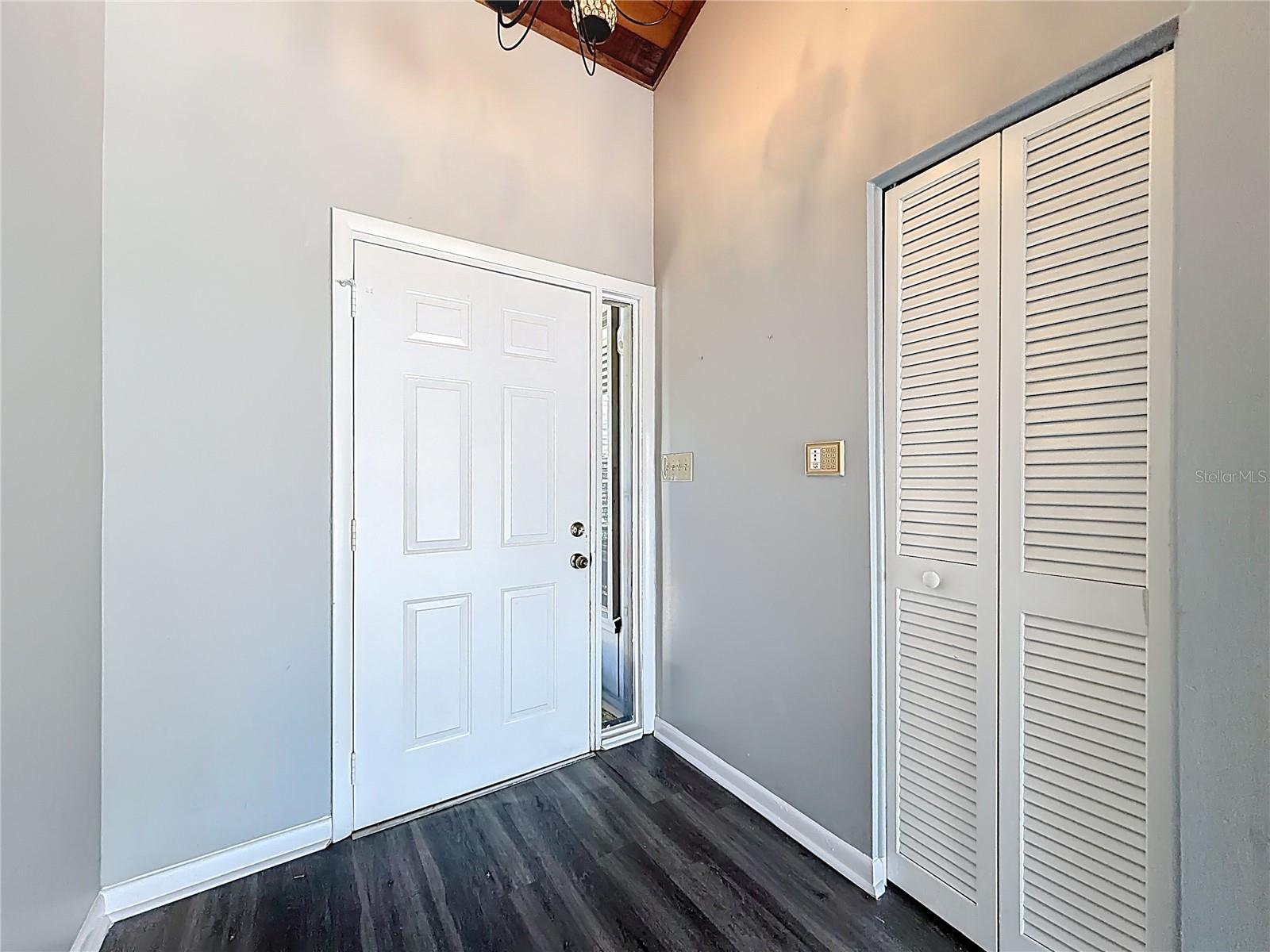 ERROL VILLAGE 01 CONDO - Residential