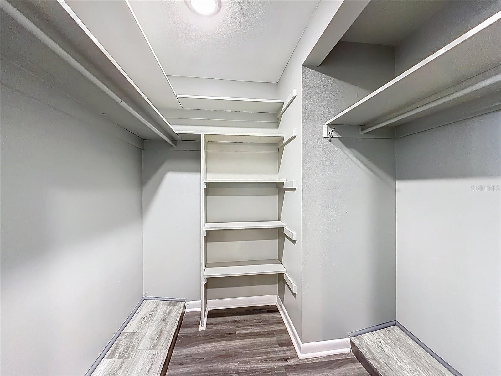 ERROL VILLAGE 01 CONDO - Residential