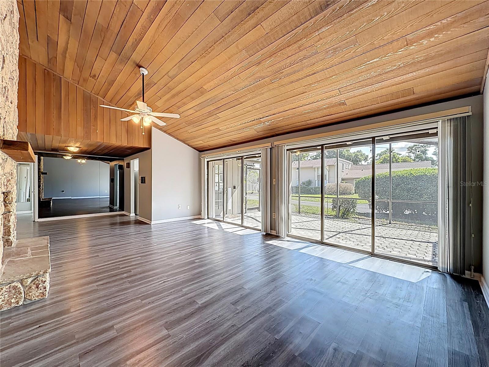 ERROL VILLAGE 01 CONDO - Residential