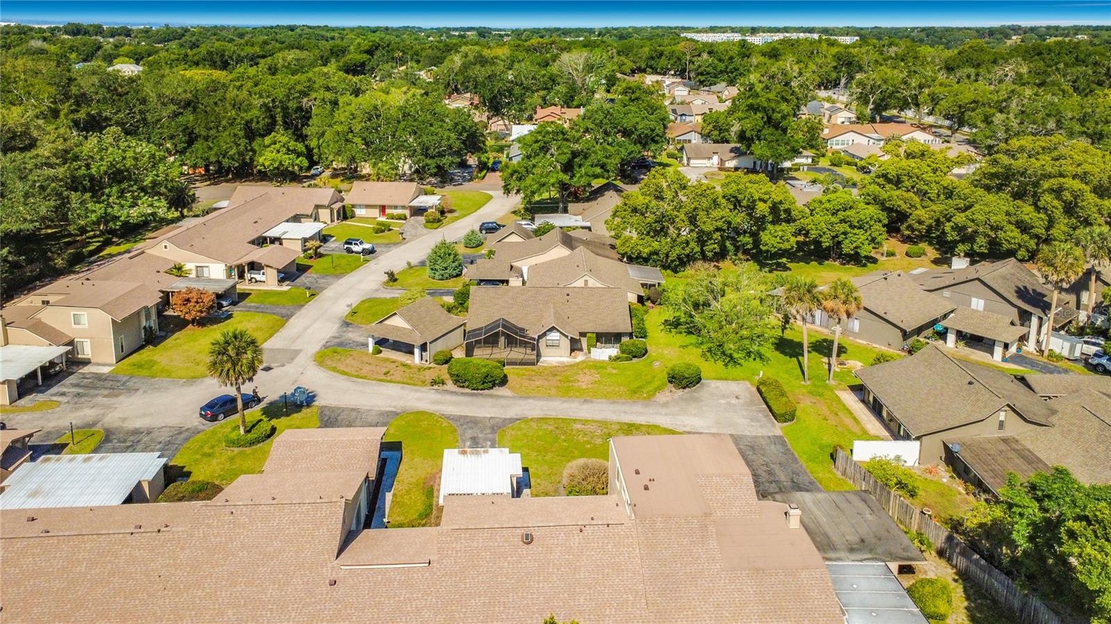 ERROL VILLAGE 01 CONDO - Residential