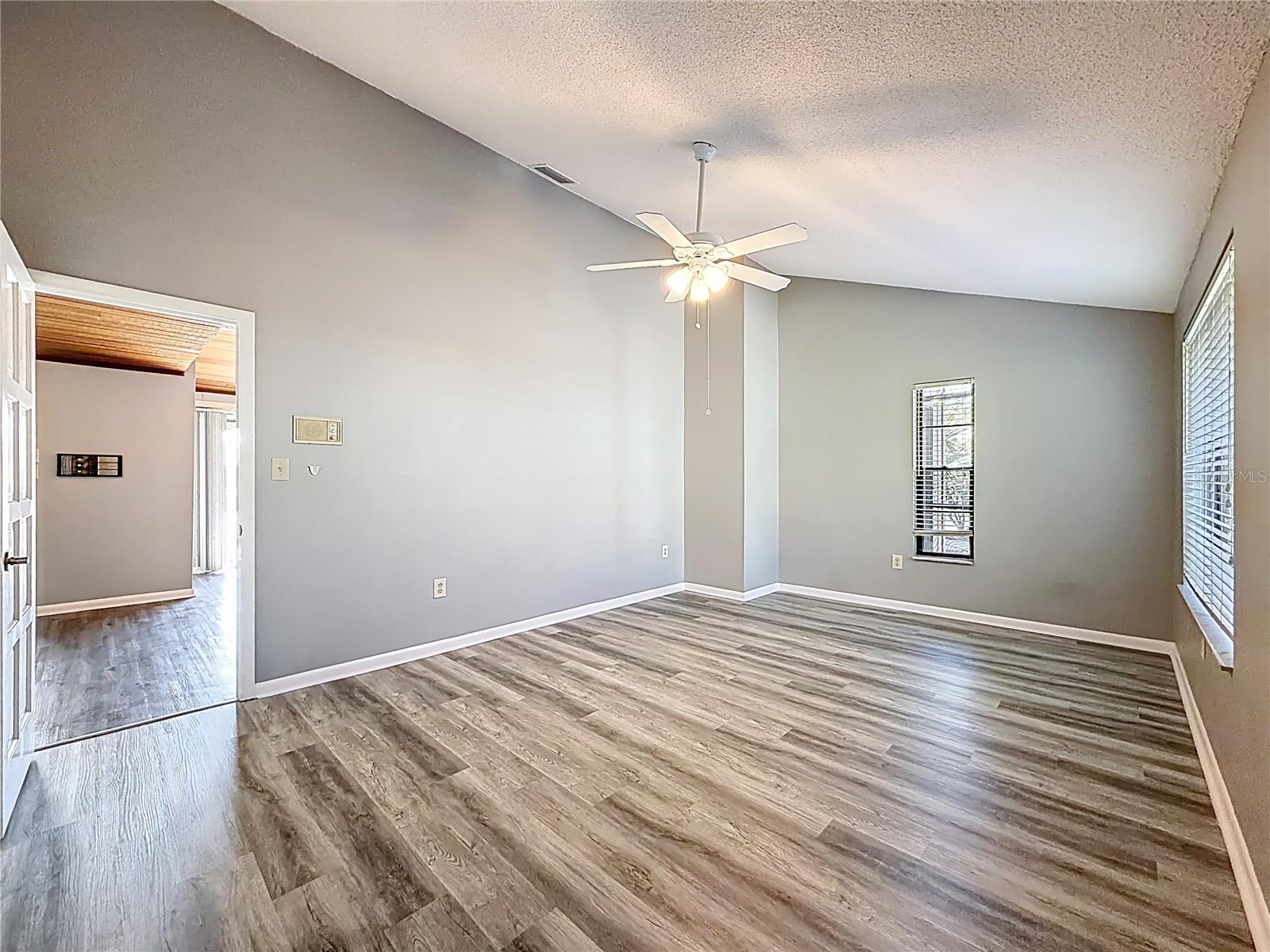 ERROL VILLAGE 01 CONDO - Residential