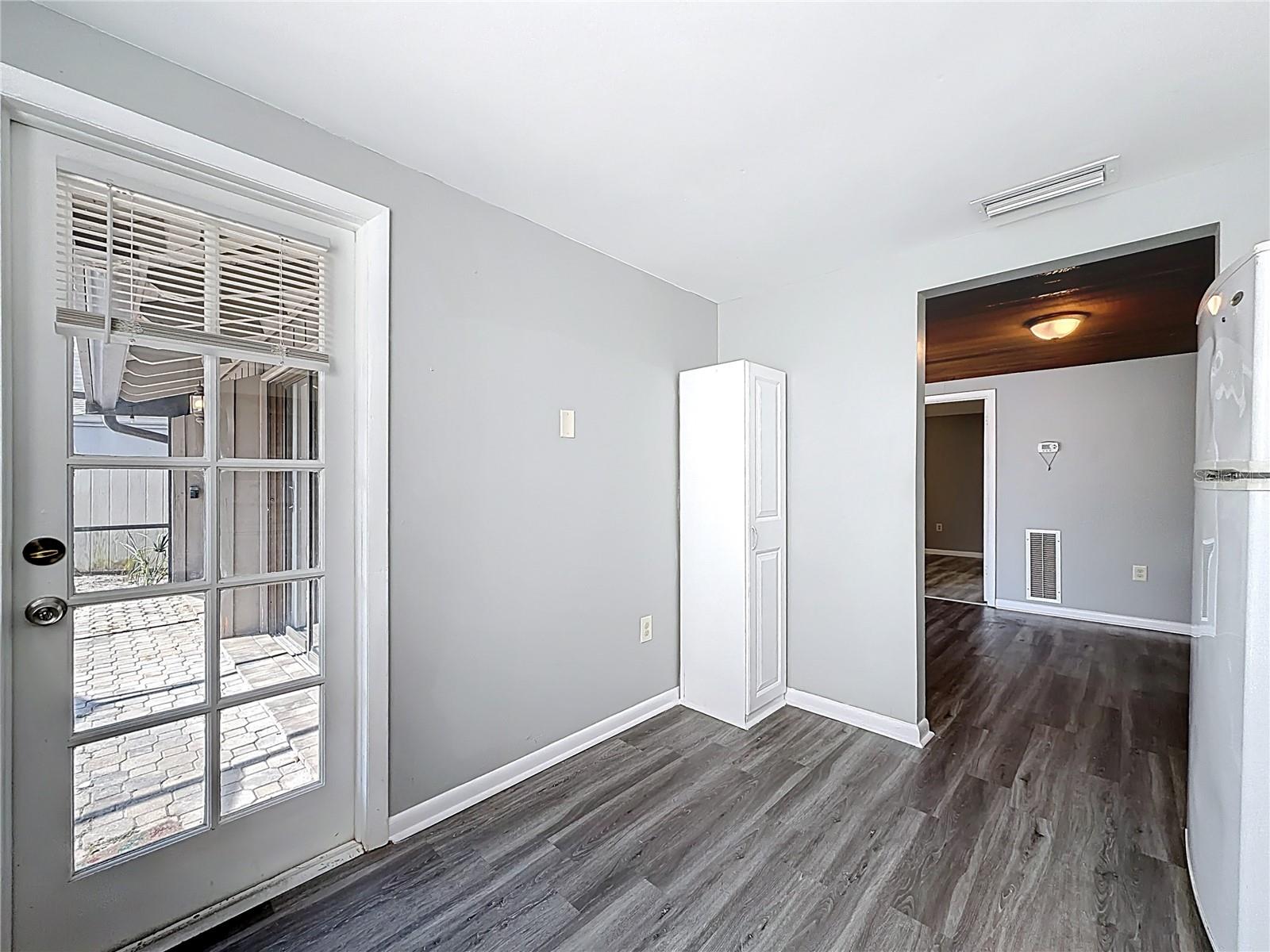 ERROL VILLAGE 01 CONDO - Residential