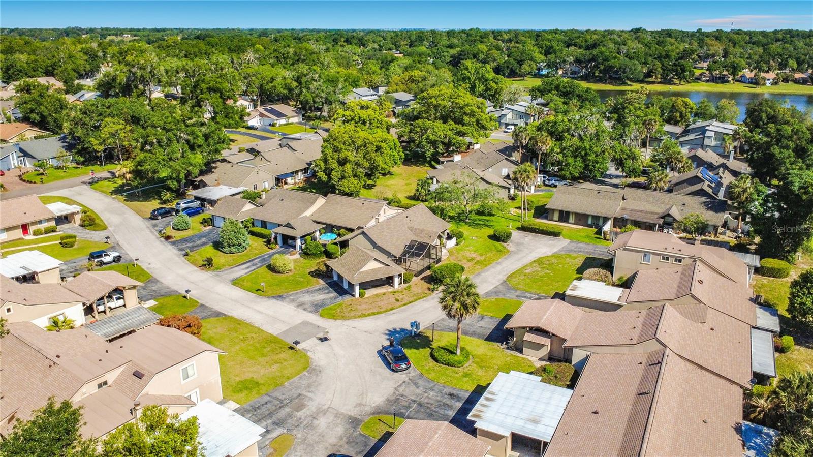 ERROL VILLAGE 01 CONDO - Residential