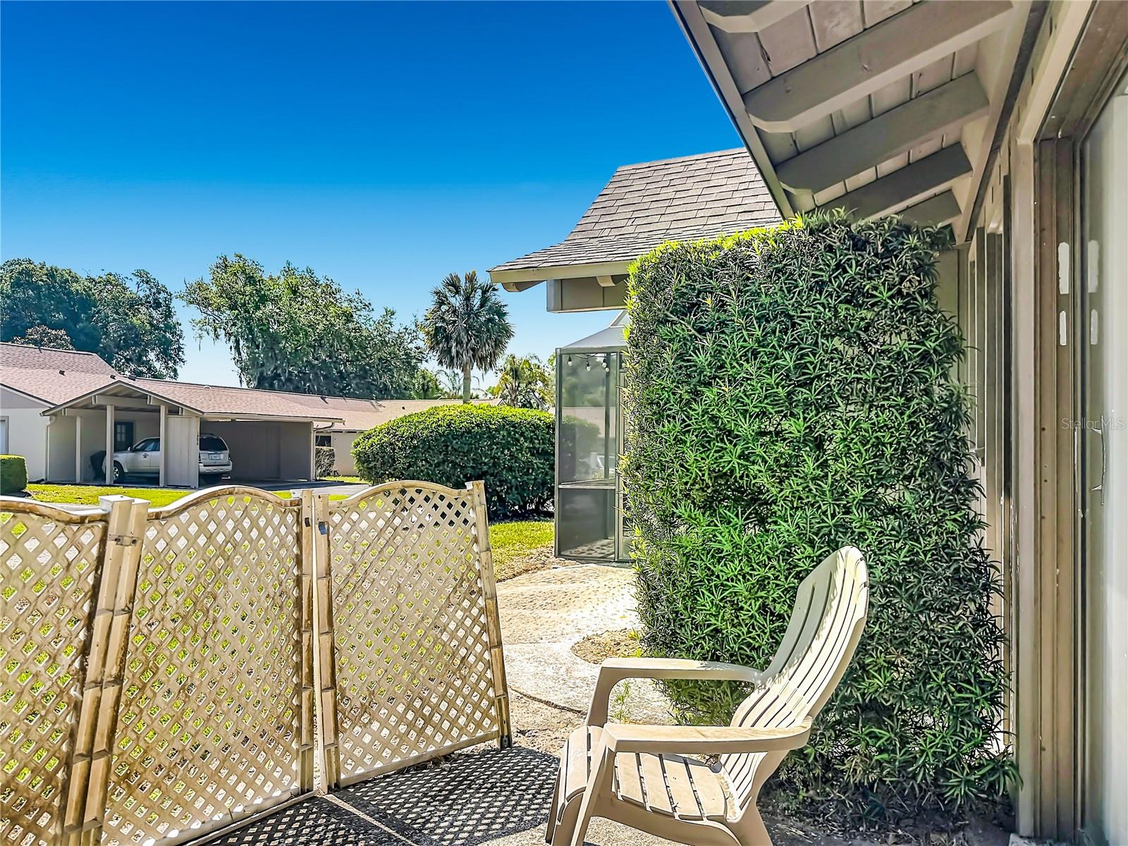 ERROL VILLAGE 01 CONDO - Residential