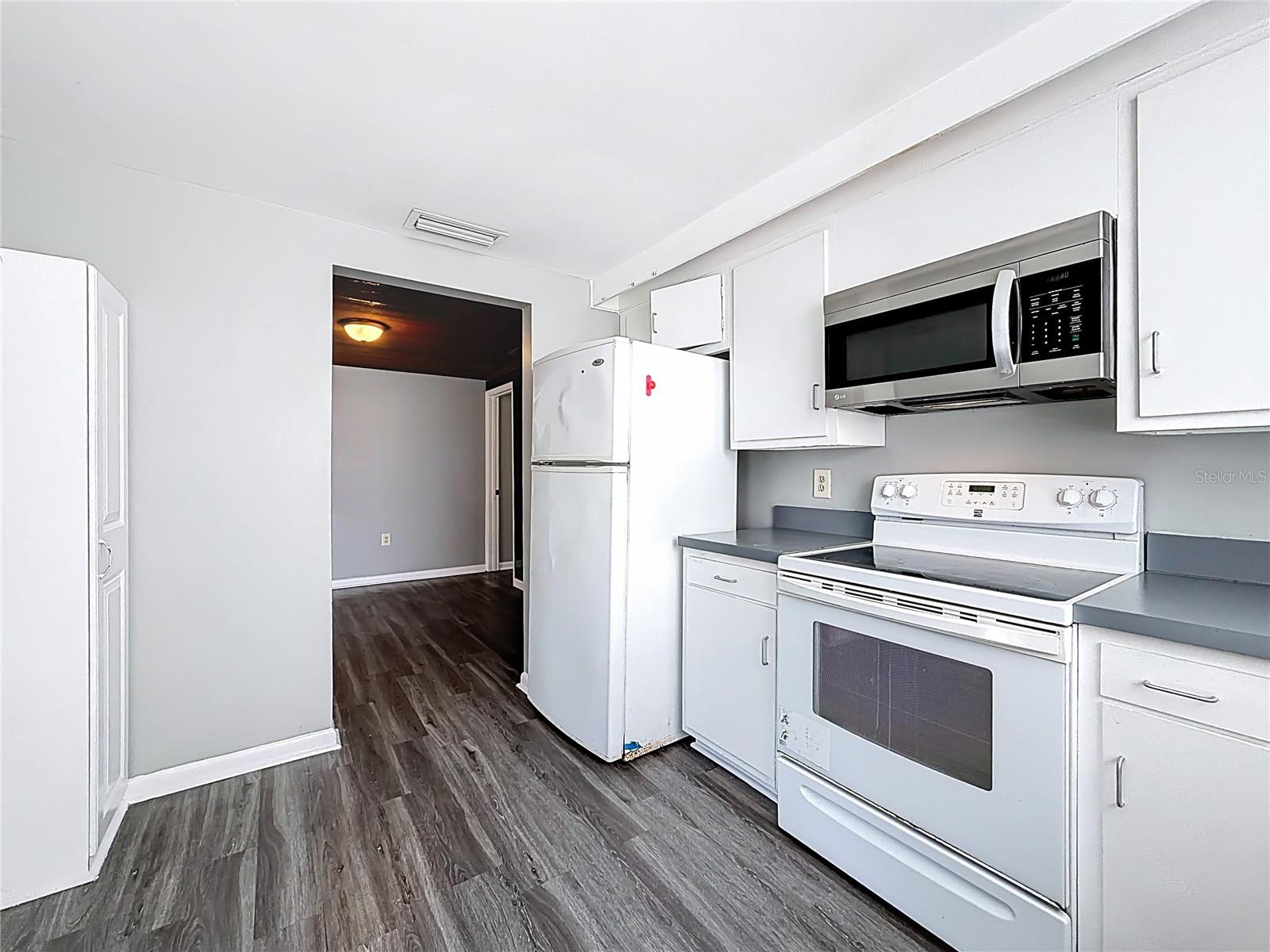 ERROL VILLAGE 01 CONDO - Residential