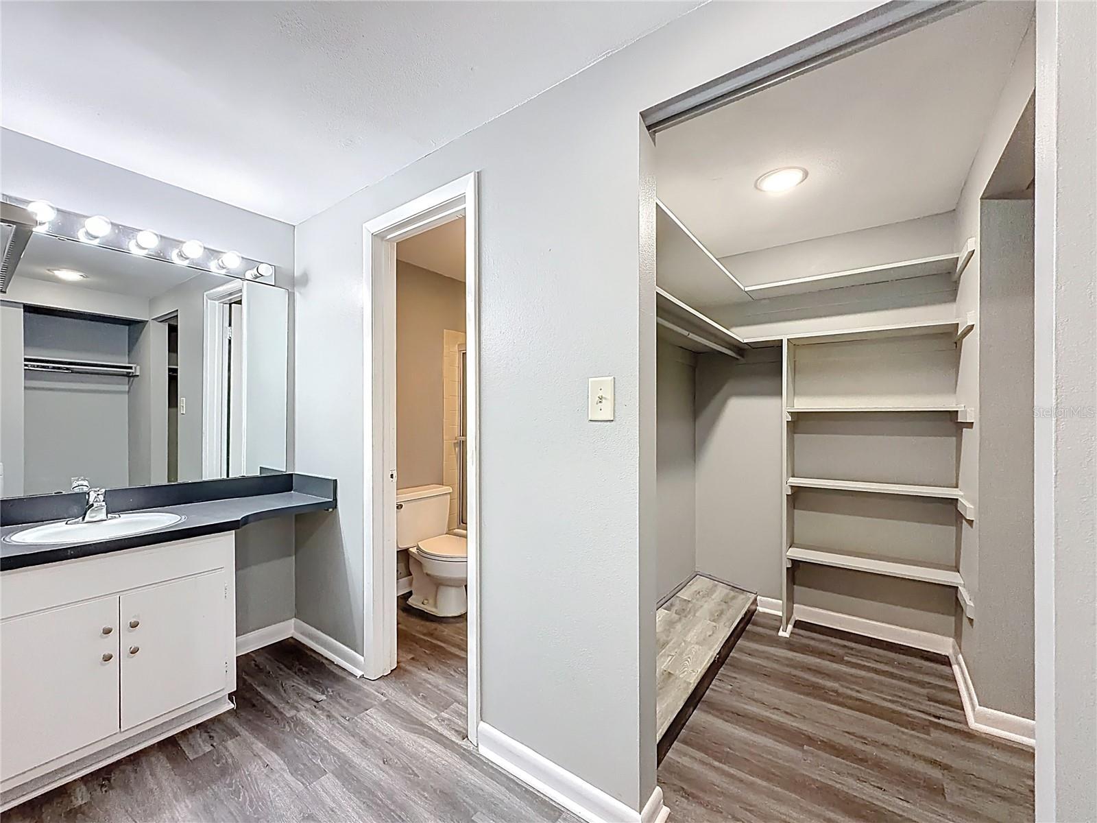 ERROL VILLAGE 01 CONDO - Residential