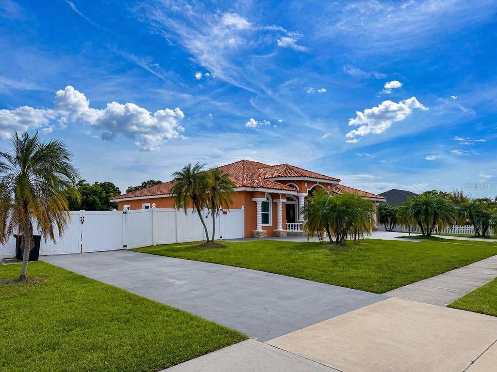 Photo of 5550 64th Avenue N, Pinellas Park, FL 33781 (MLS # TB8501344)