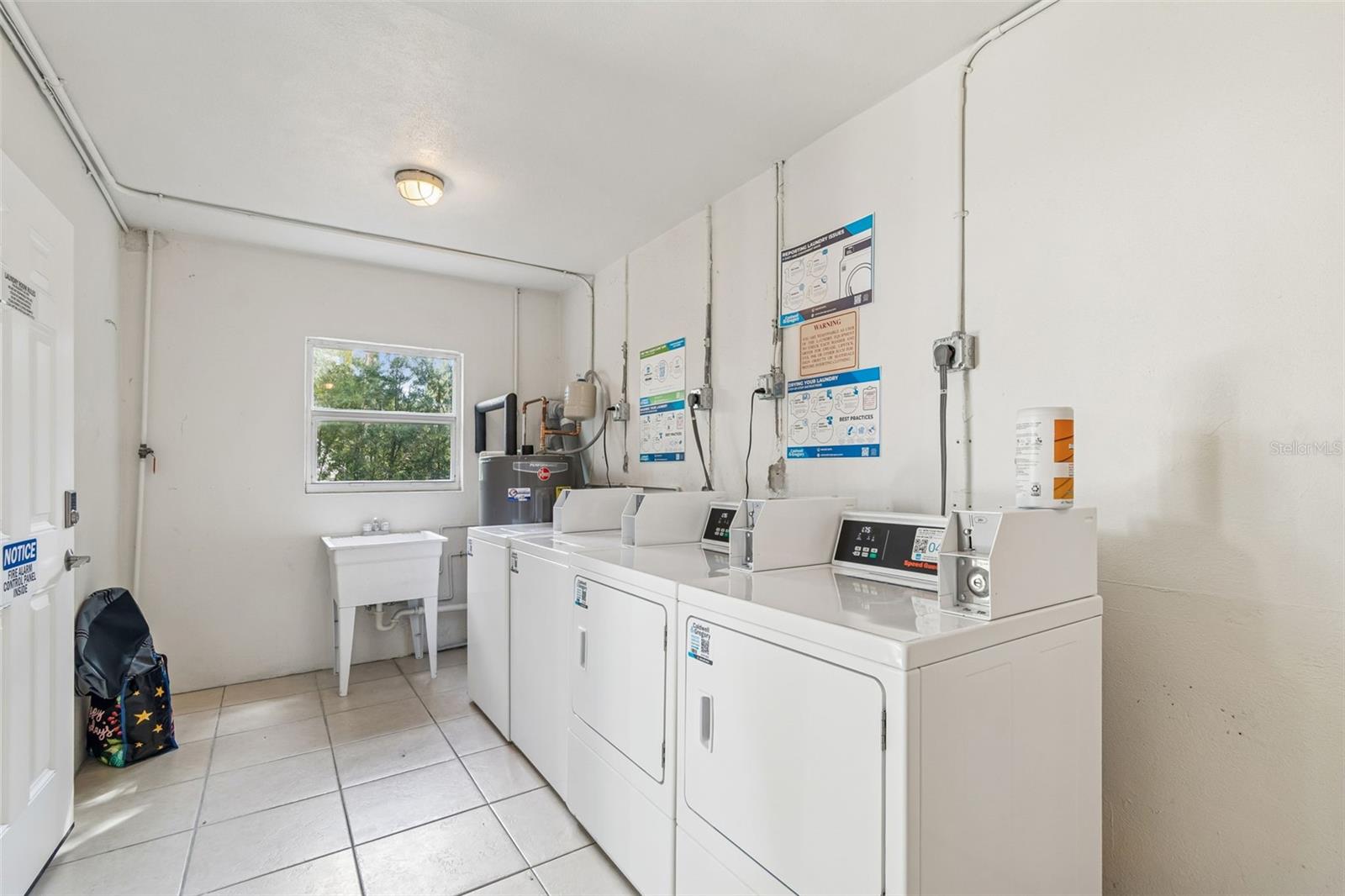 300 VENETIAN DRIVE 2