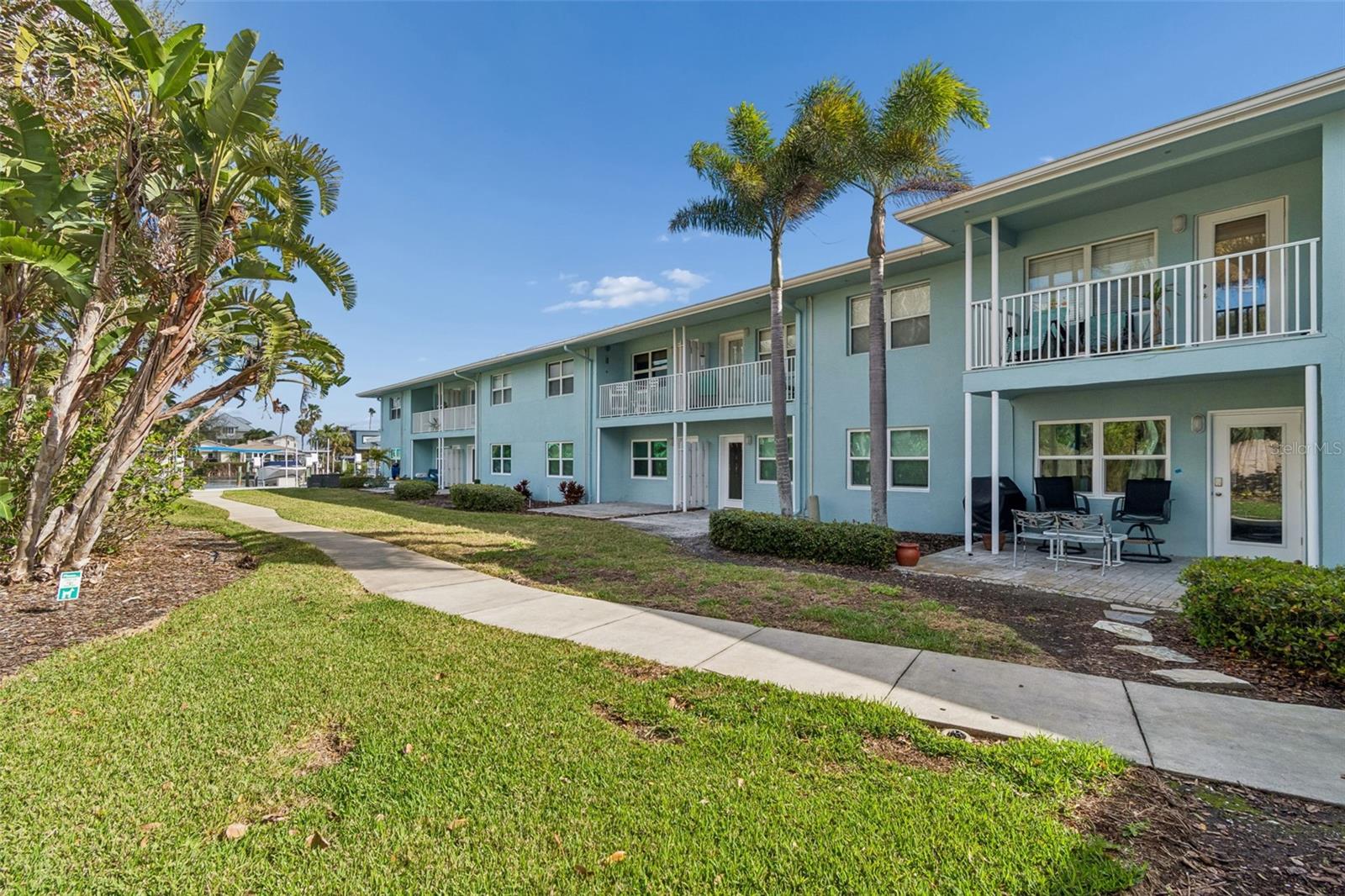 300 VENETIAN DRIVE 2