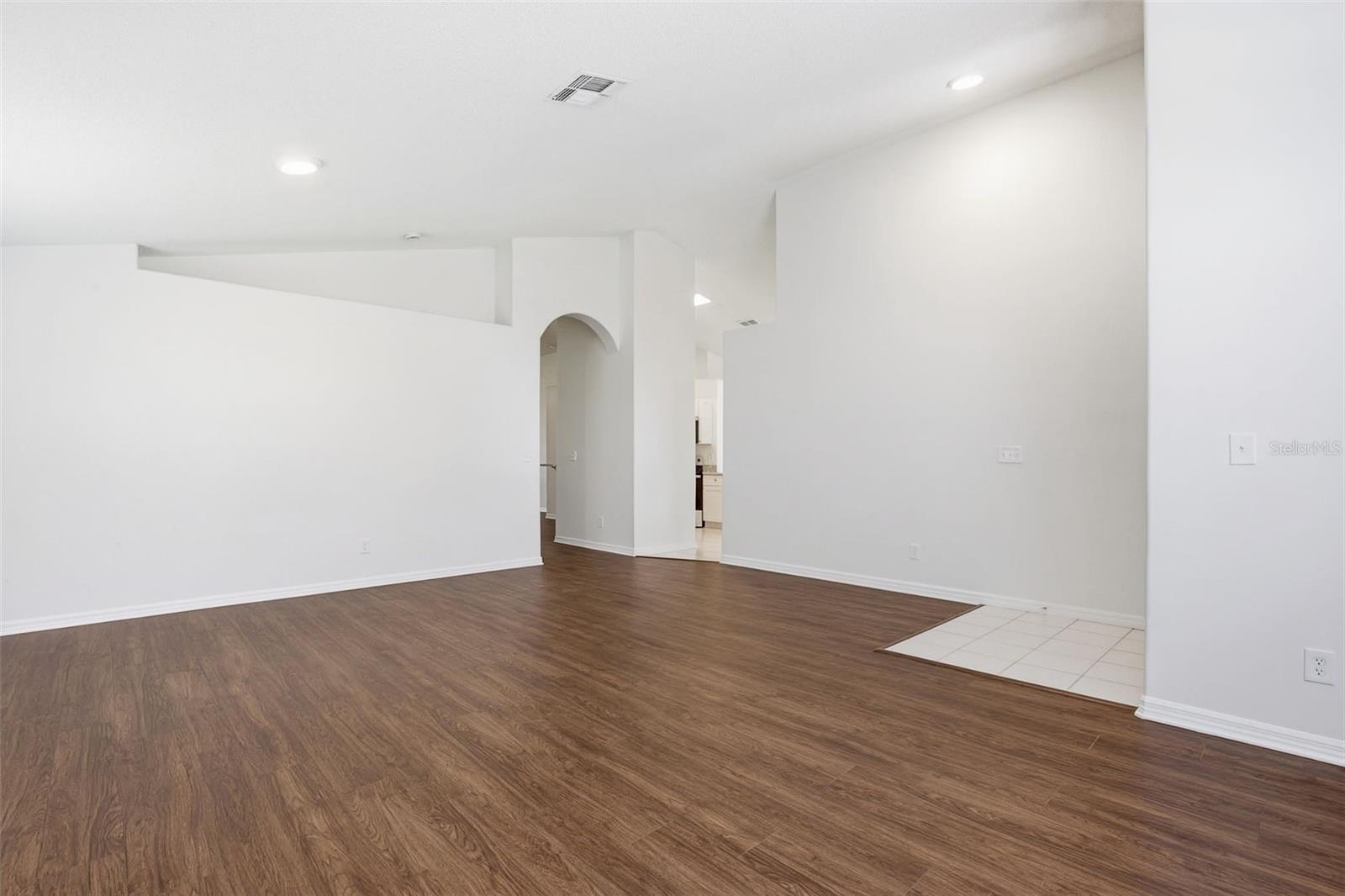 BEACON LAKES CONDO 05 - Residential