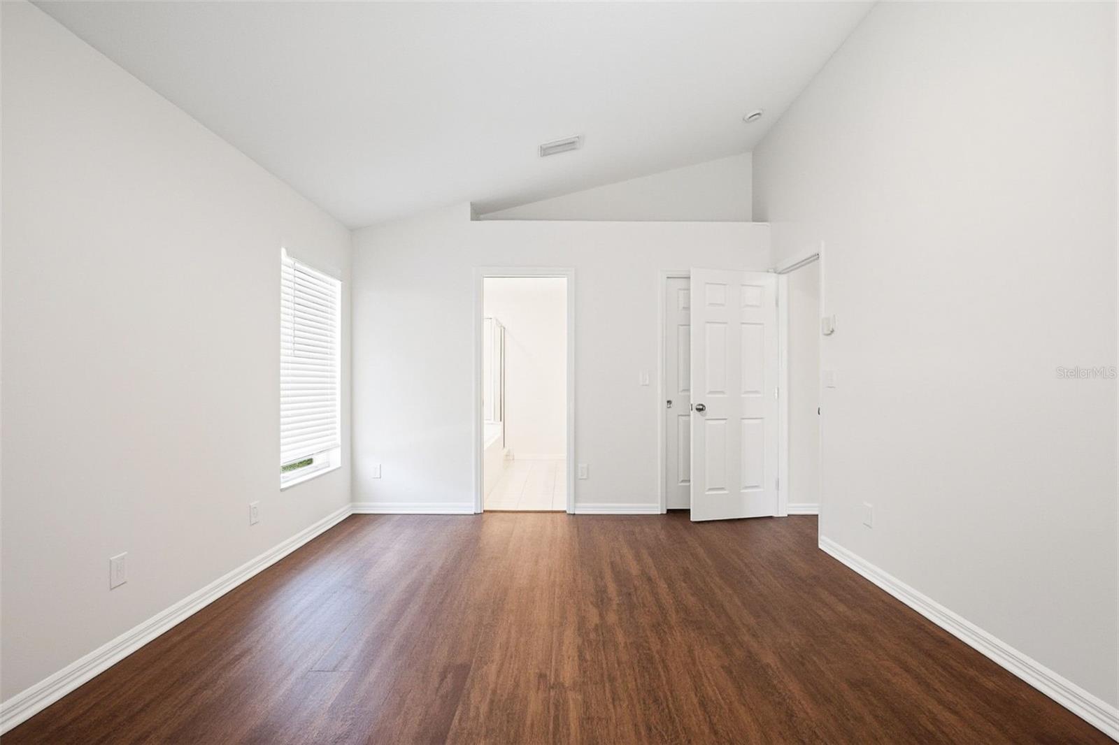 BEACON LAKES CONDO 05 - Residential