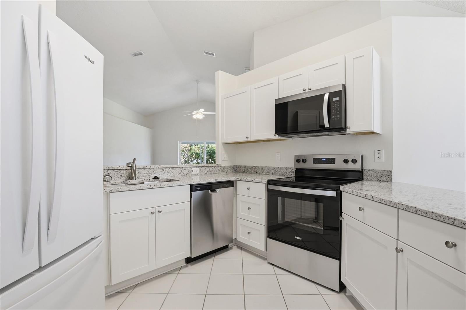 BEACON LAKES CONDO 05 - Residential