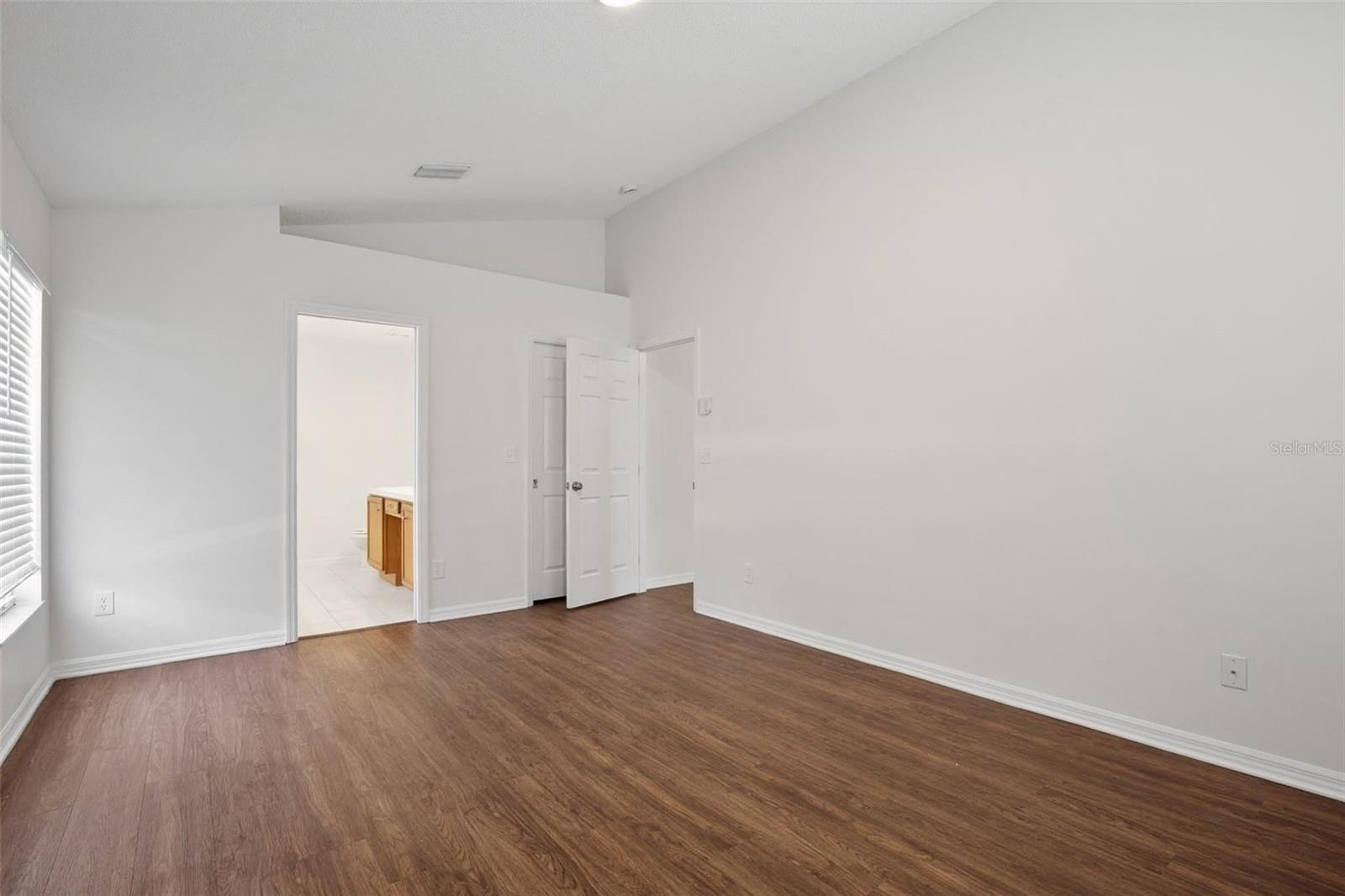 BEACON LAKES CONDO 05 - Residential