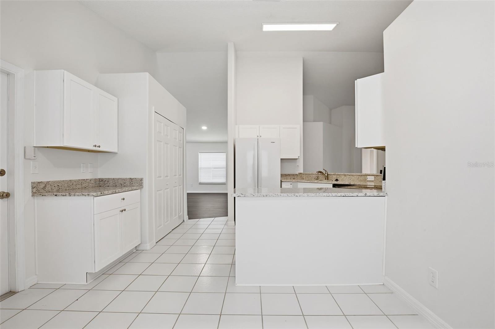 BEACON LAKES CONDO 05 - Residential