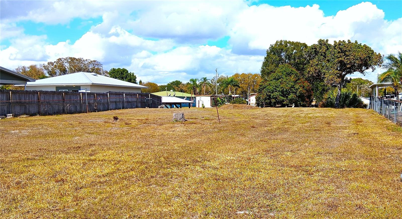 TREASURE ISLAND UN 06 - Land