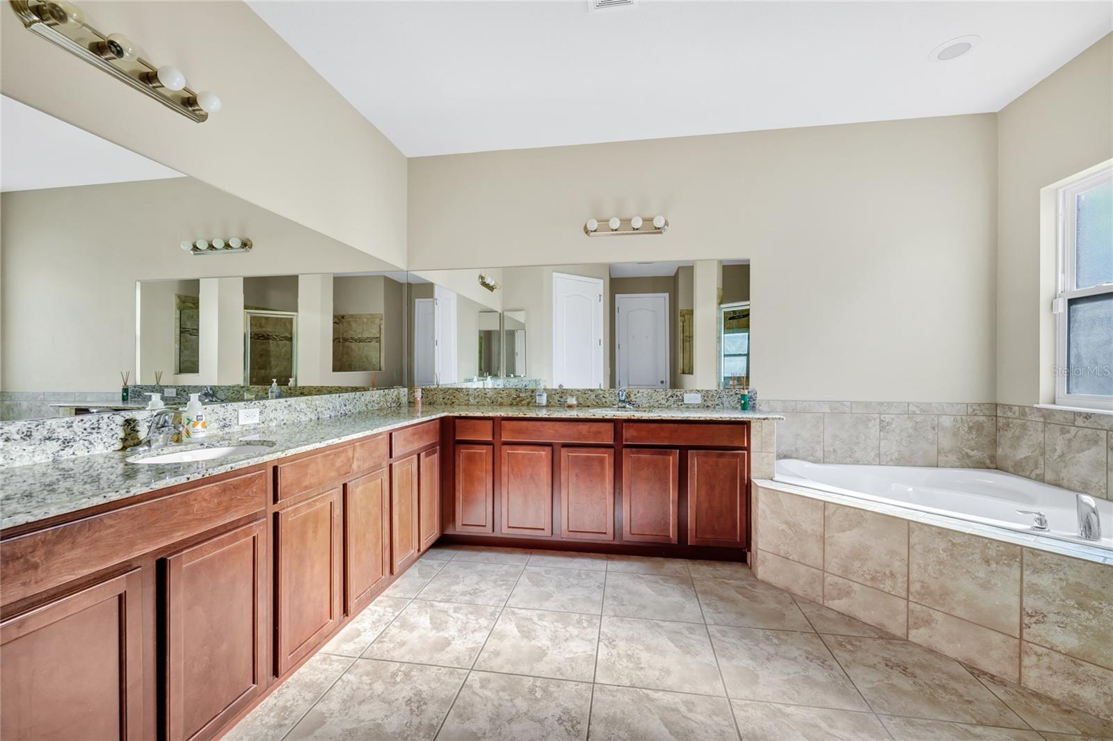 RESERVE/CARRIAGE POINTE PH 1 - Residential