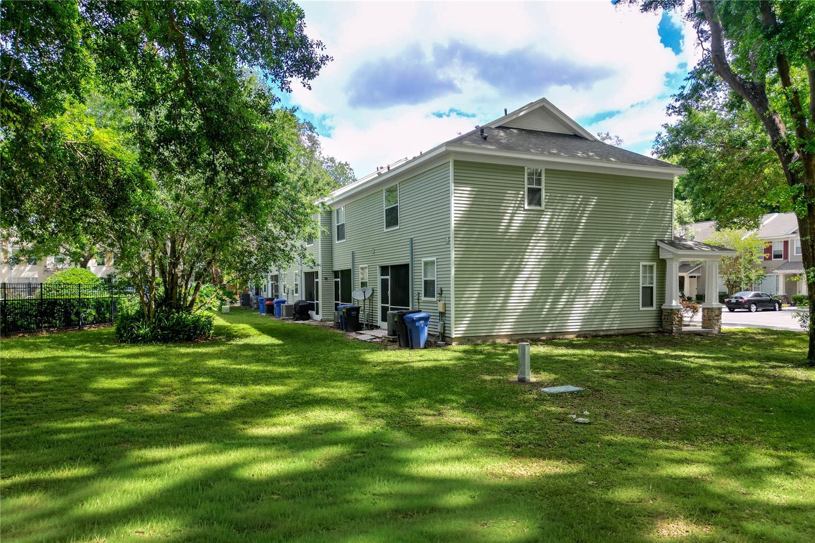 OAK VALLEY TWNHMS - Residential