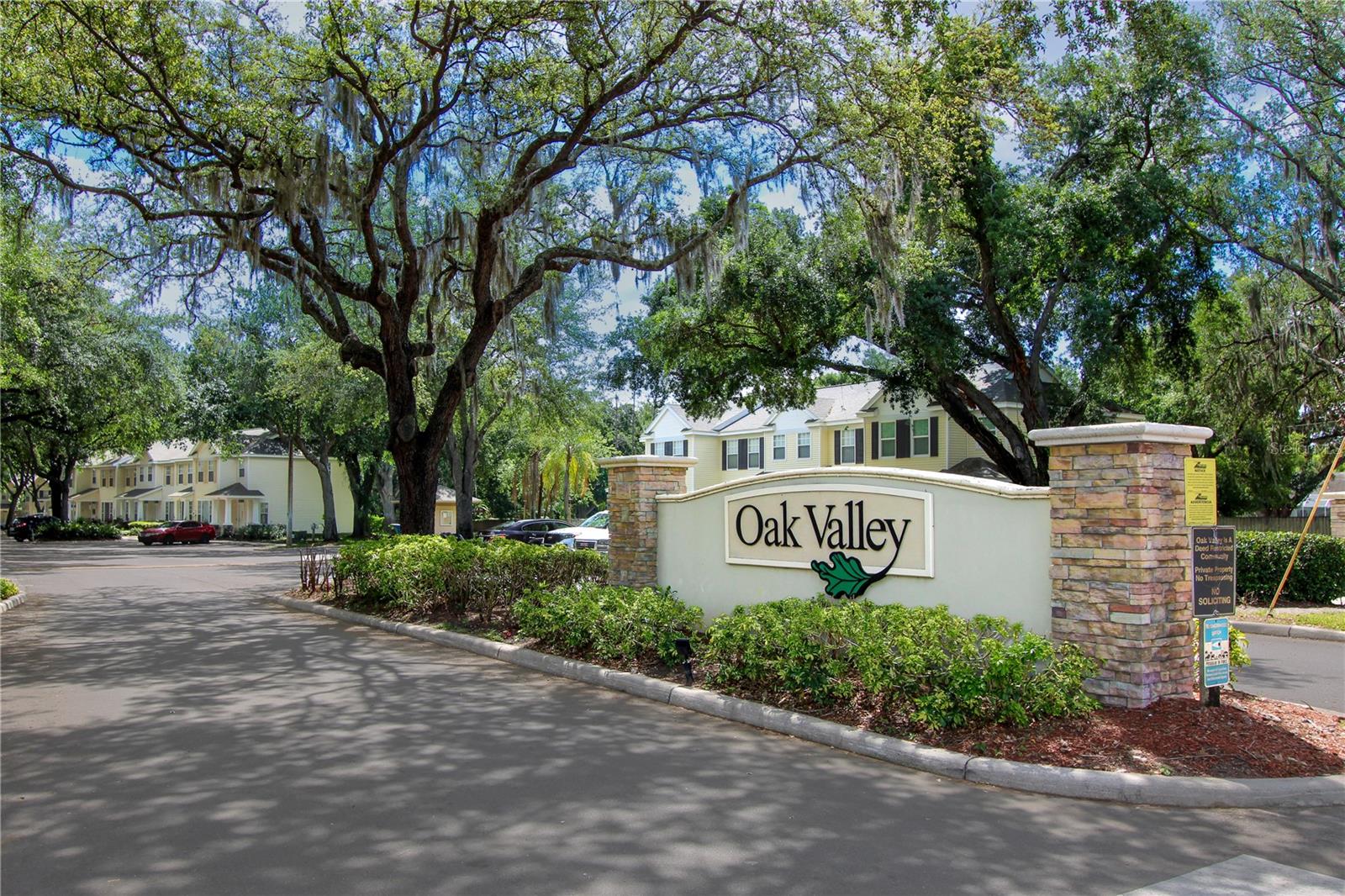 OAK VALLEY TWNHMS - Residential