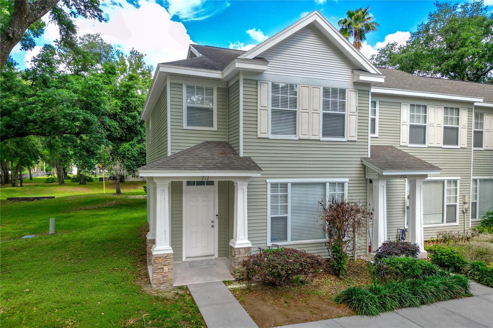 OAK VALLEY TWNHMS - Residential